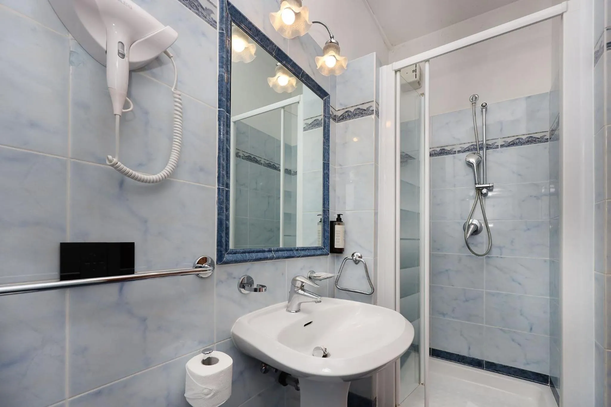 Shower in Hotel Rimini