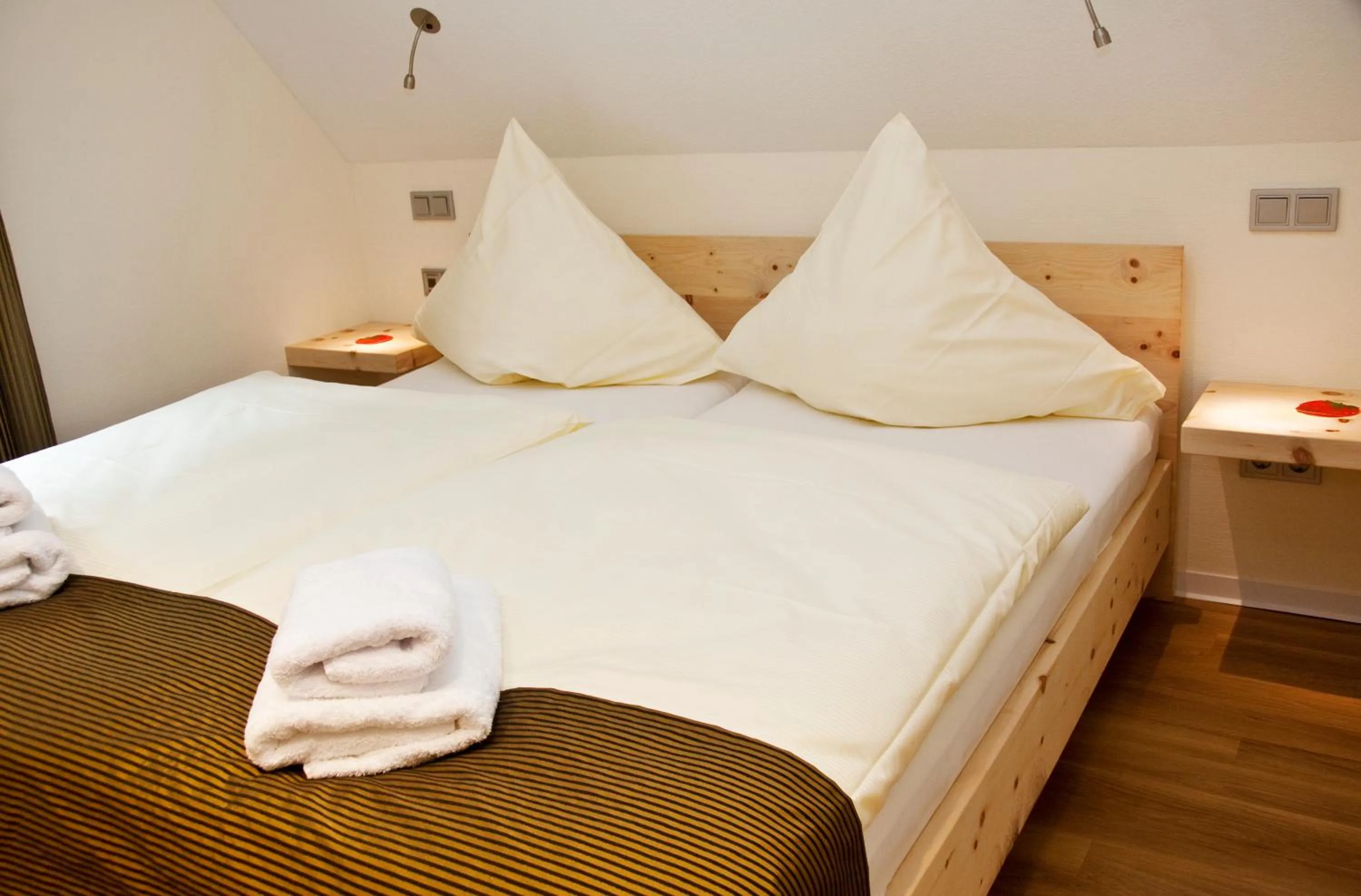 Bedroom, Bed in Suitenhotel Idyll Heckenrose