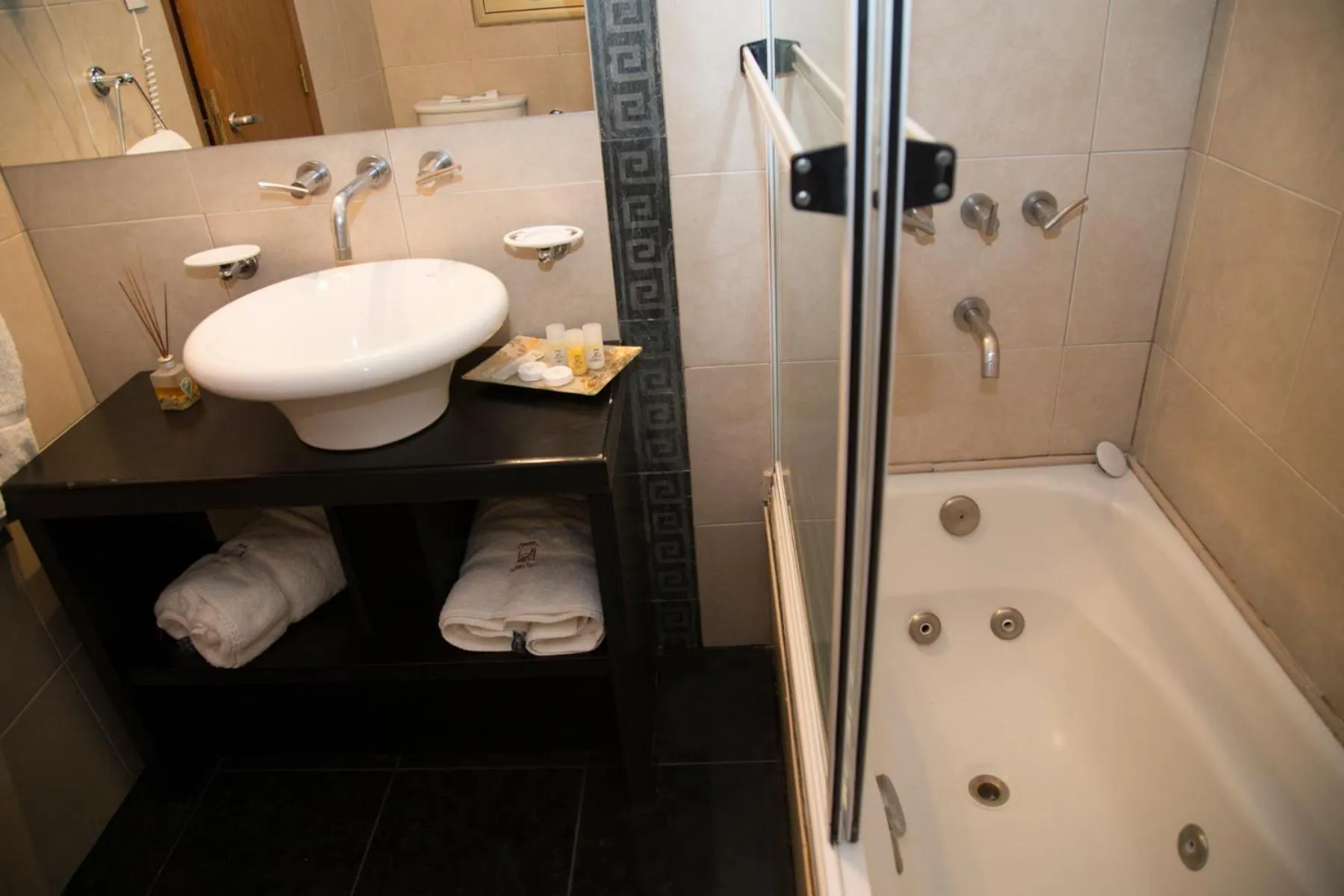 Shower in Vecchia Terra Apart Hotel