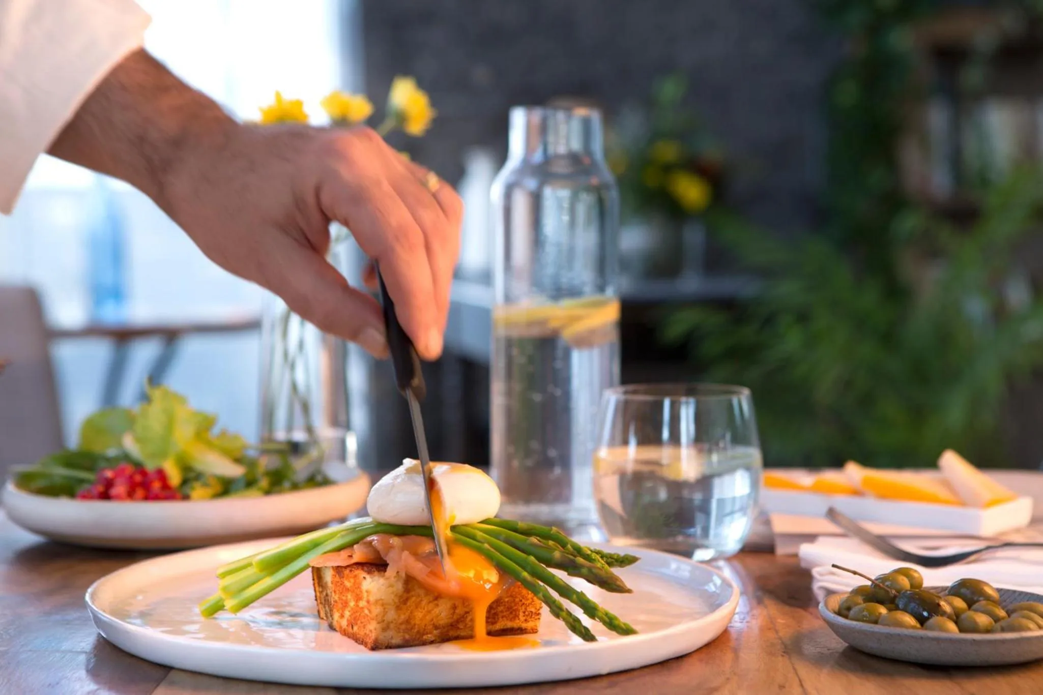 Restaurant/places to eat in Island Luxurious Suites Hotel and Spa