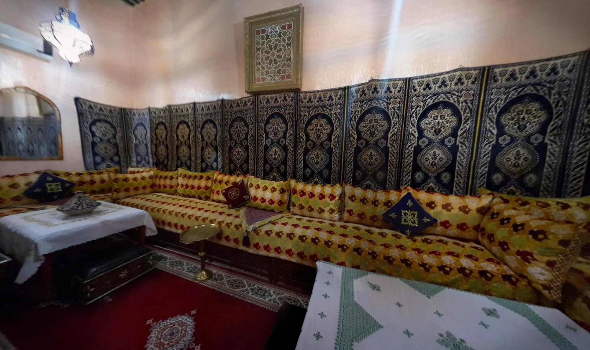 Communal lounge/ TV room, Bed in Riad Atika Mek