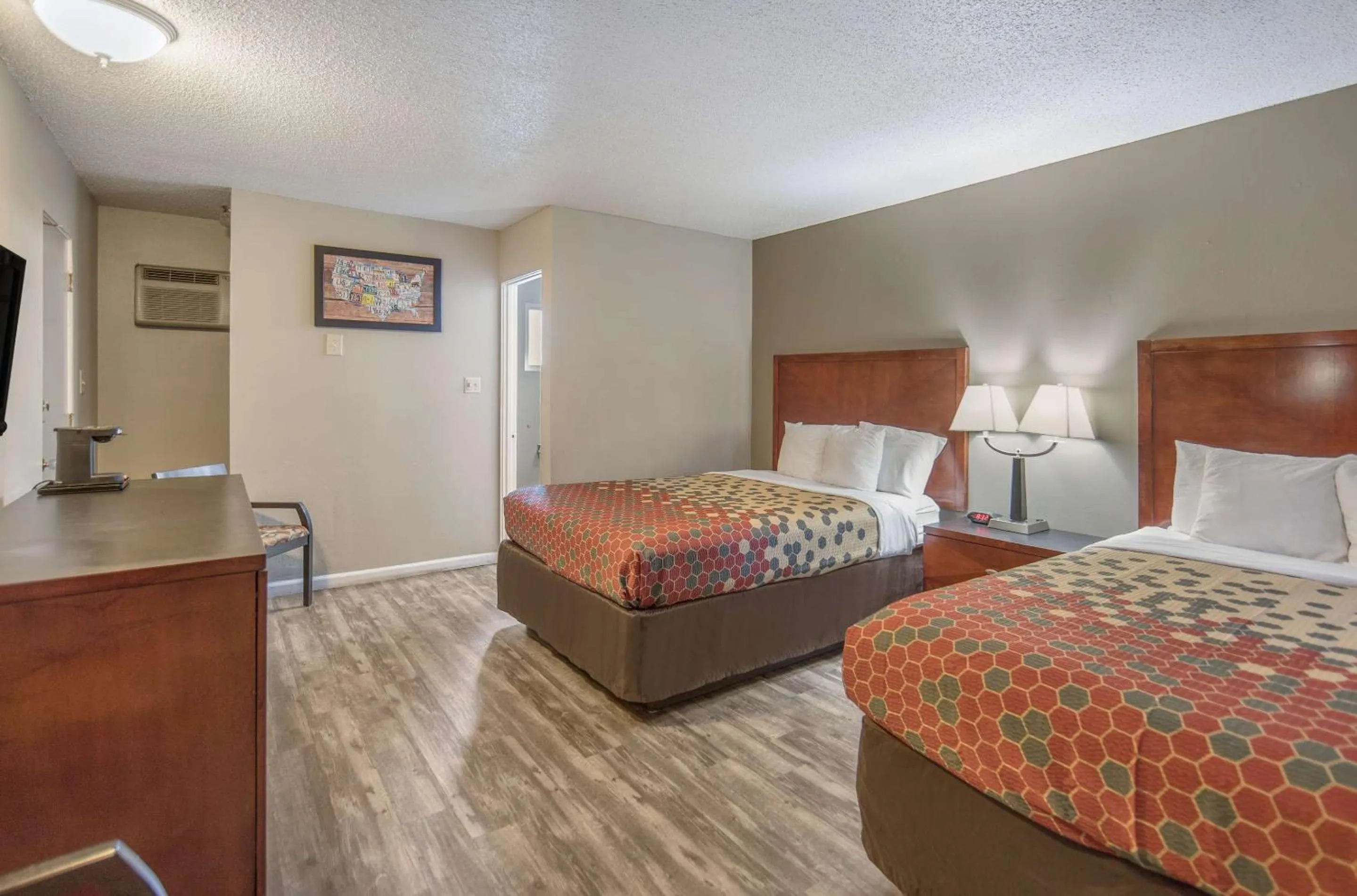 Bedroom, Bed in Econo Lodge Inn & Suites Yreka