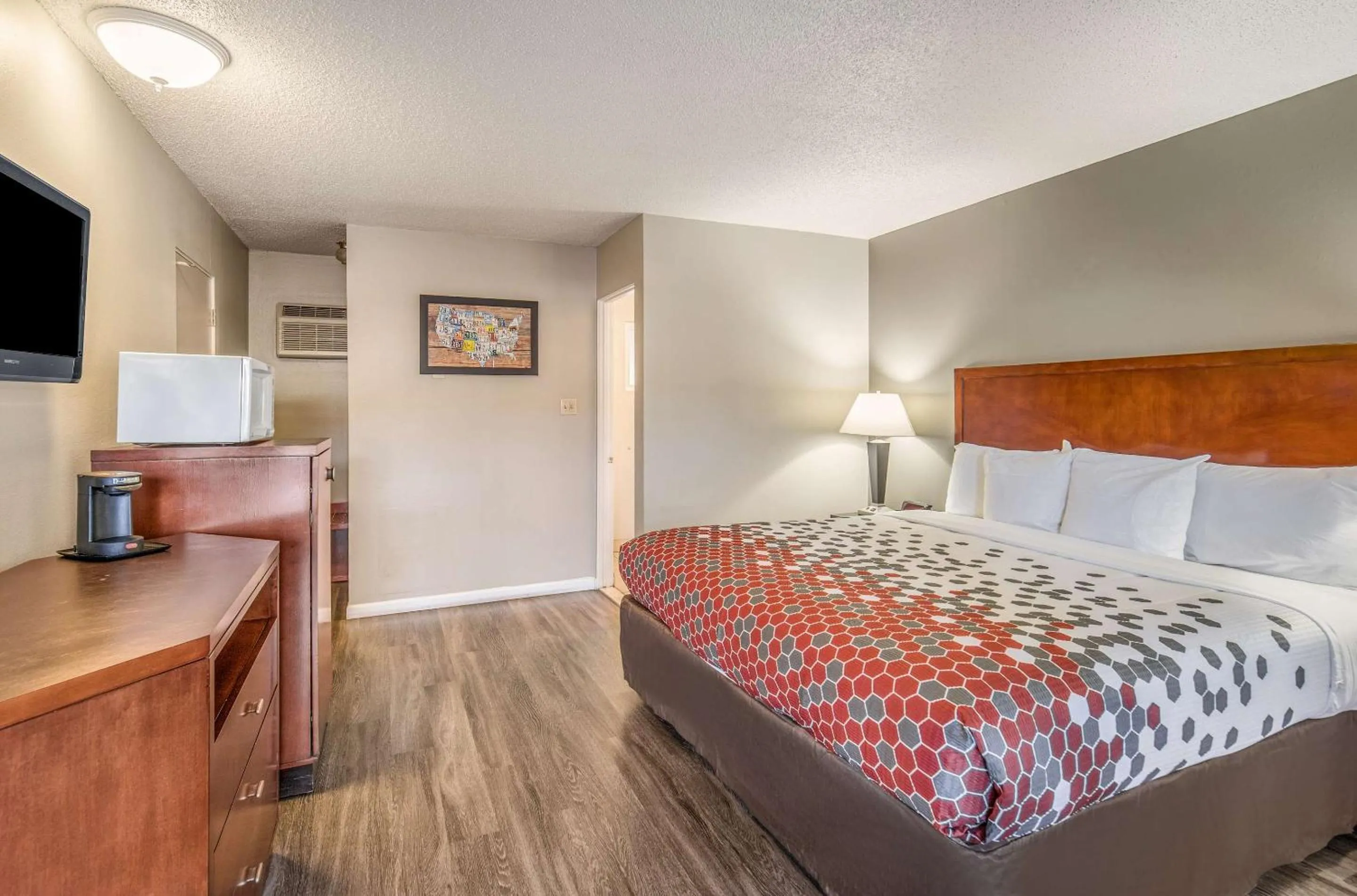 Bedroom, Bed in Econo Lodge Inn & Suites Yreka