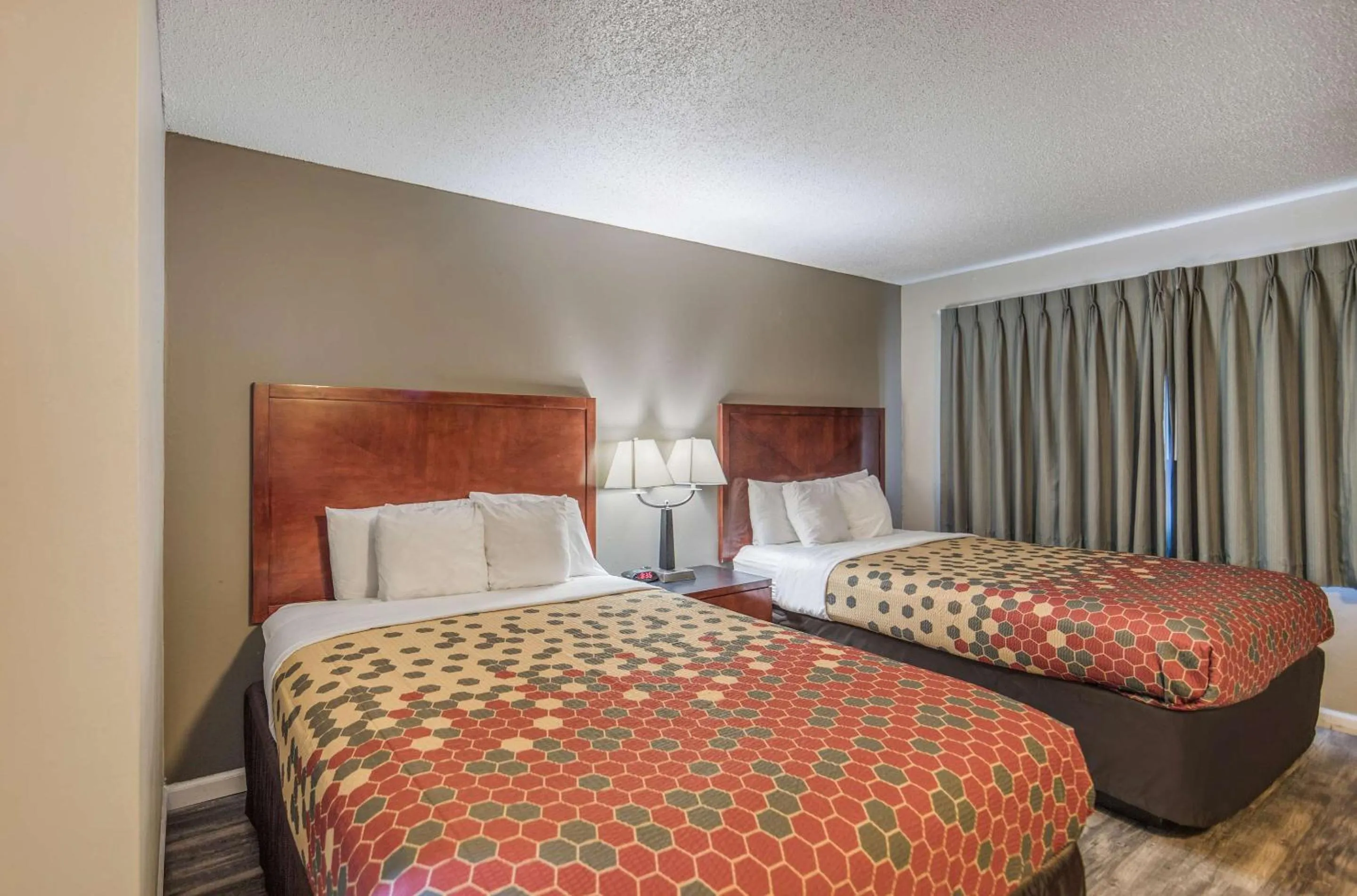 Bedroom, Bed in Econo Lodge Inn & Suites Yreka