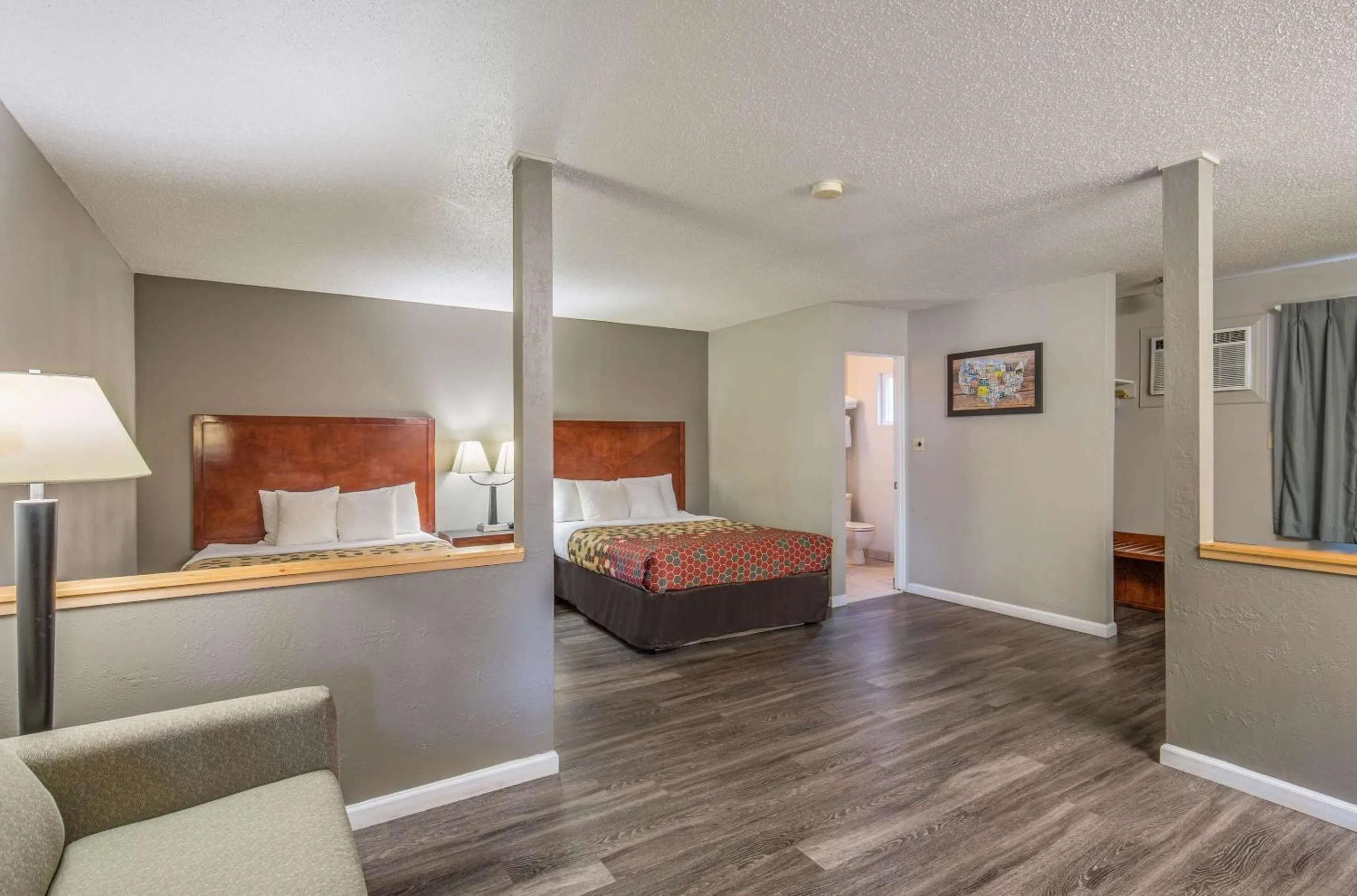 Bedroom, Bed in Econo Lodge Inn & Suites Yreka