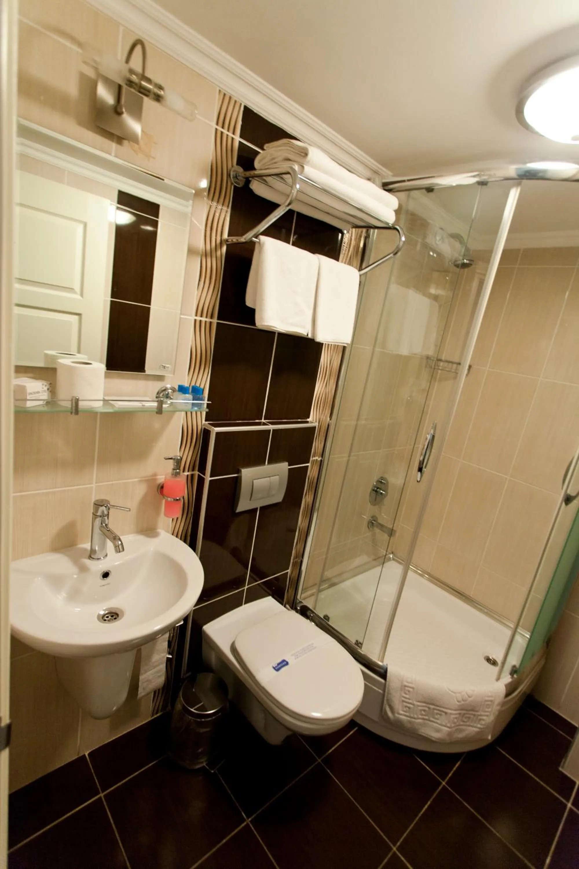 Bathroom in Sinopark Hotel