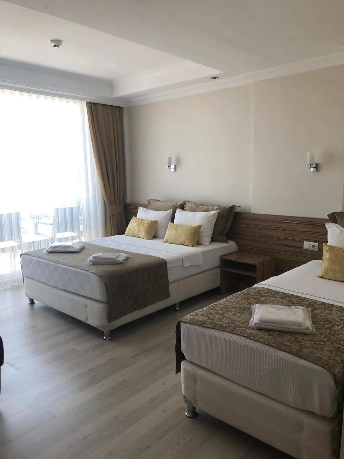 Bed in Sinopark Hotel