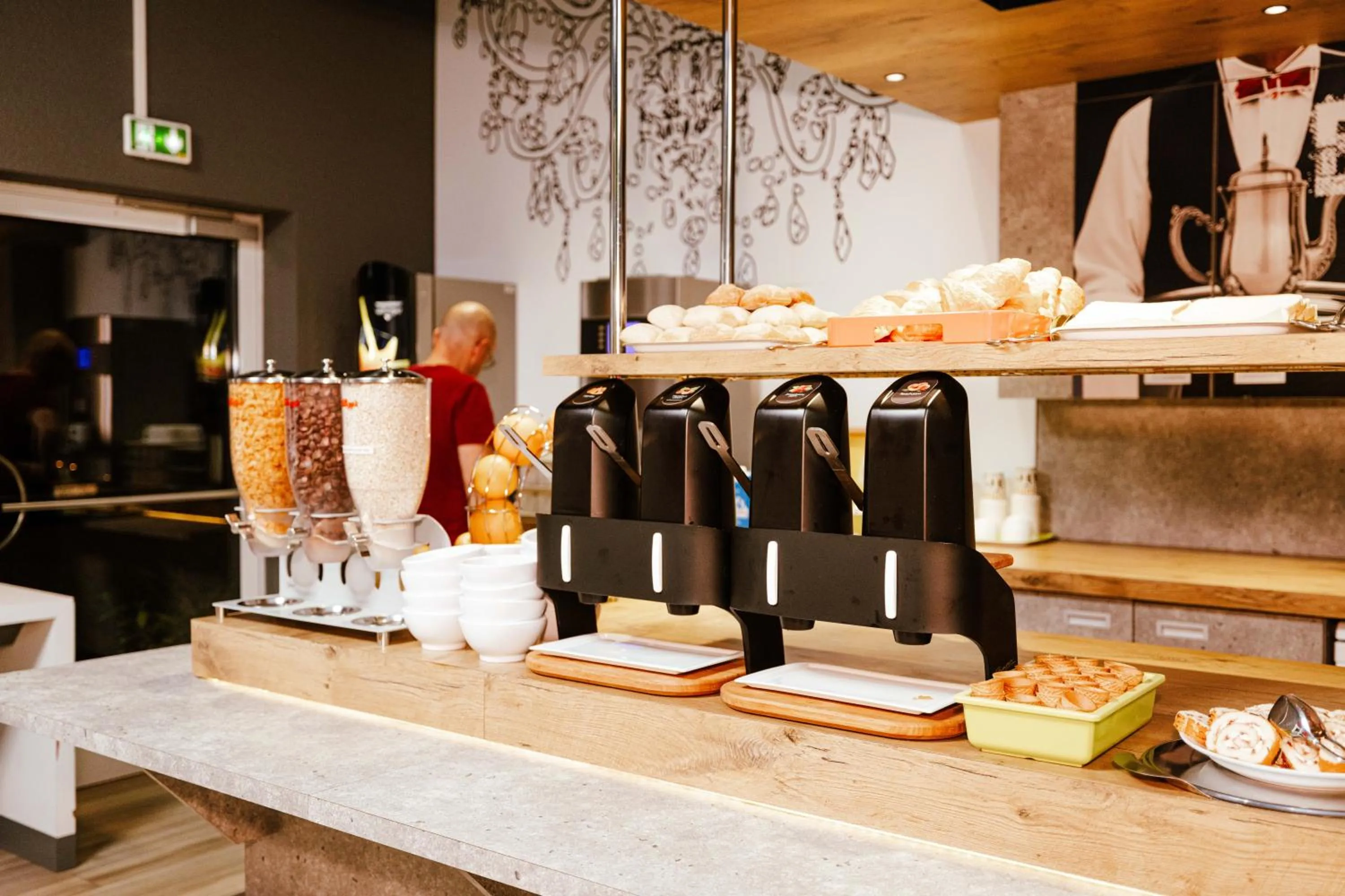 Food and drinks in ibis Budget Luxembourg Aeroport