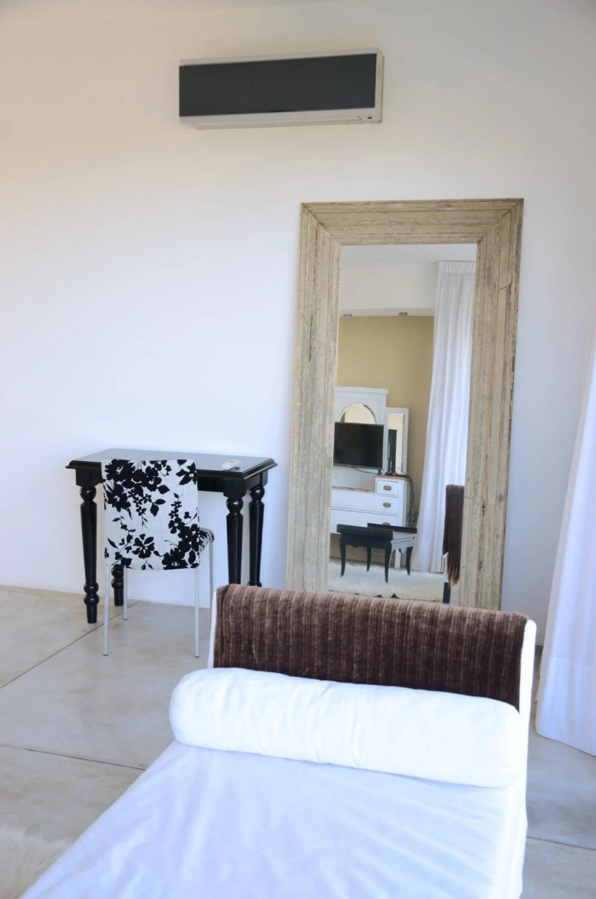 Decorative detail, Bed in Casa Suaya