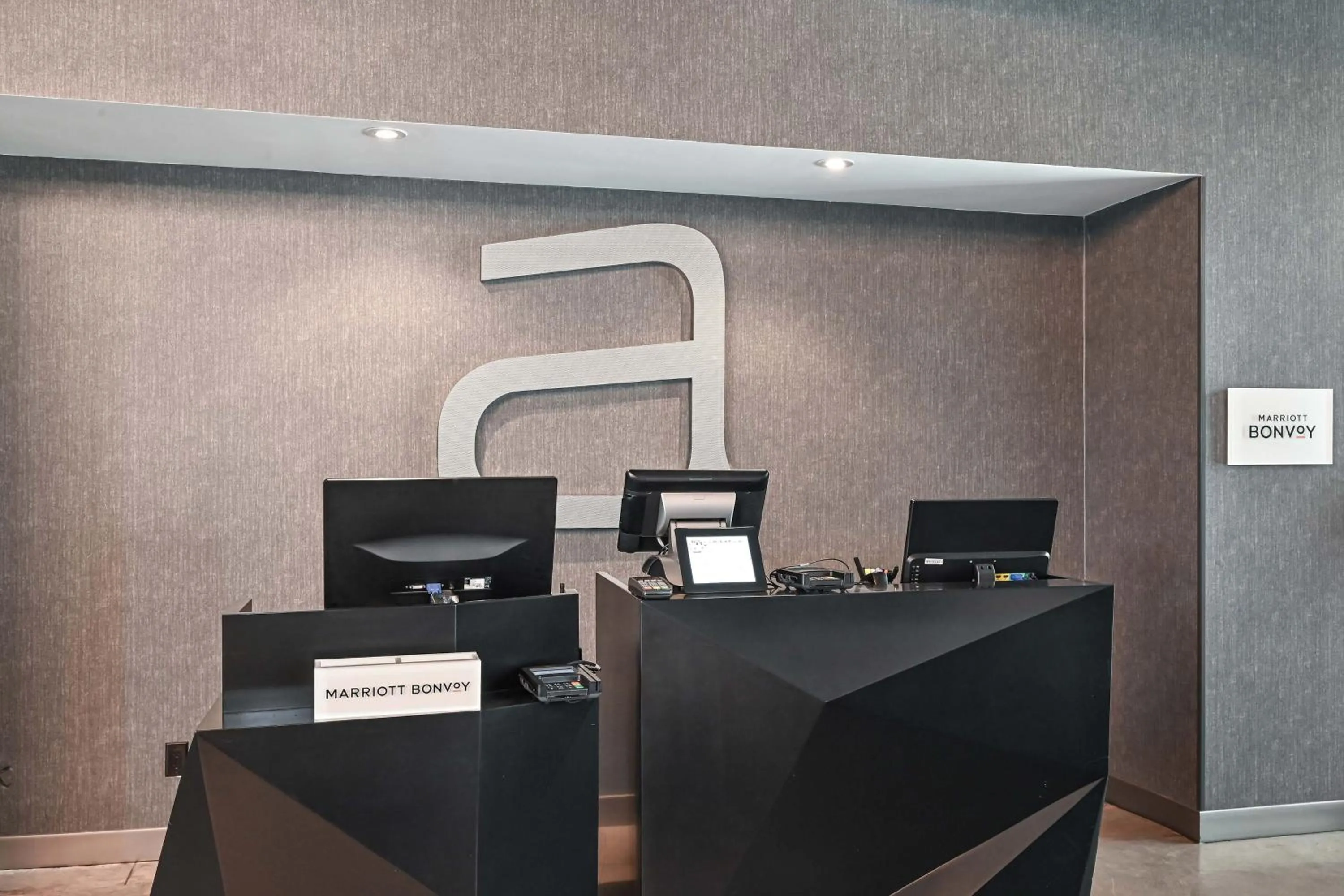 Lobby or reception in Aloft Charleston Airport and Convention Center