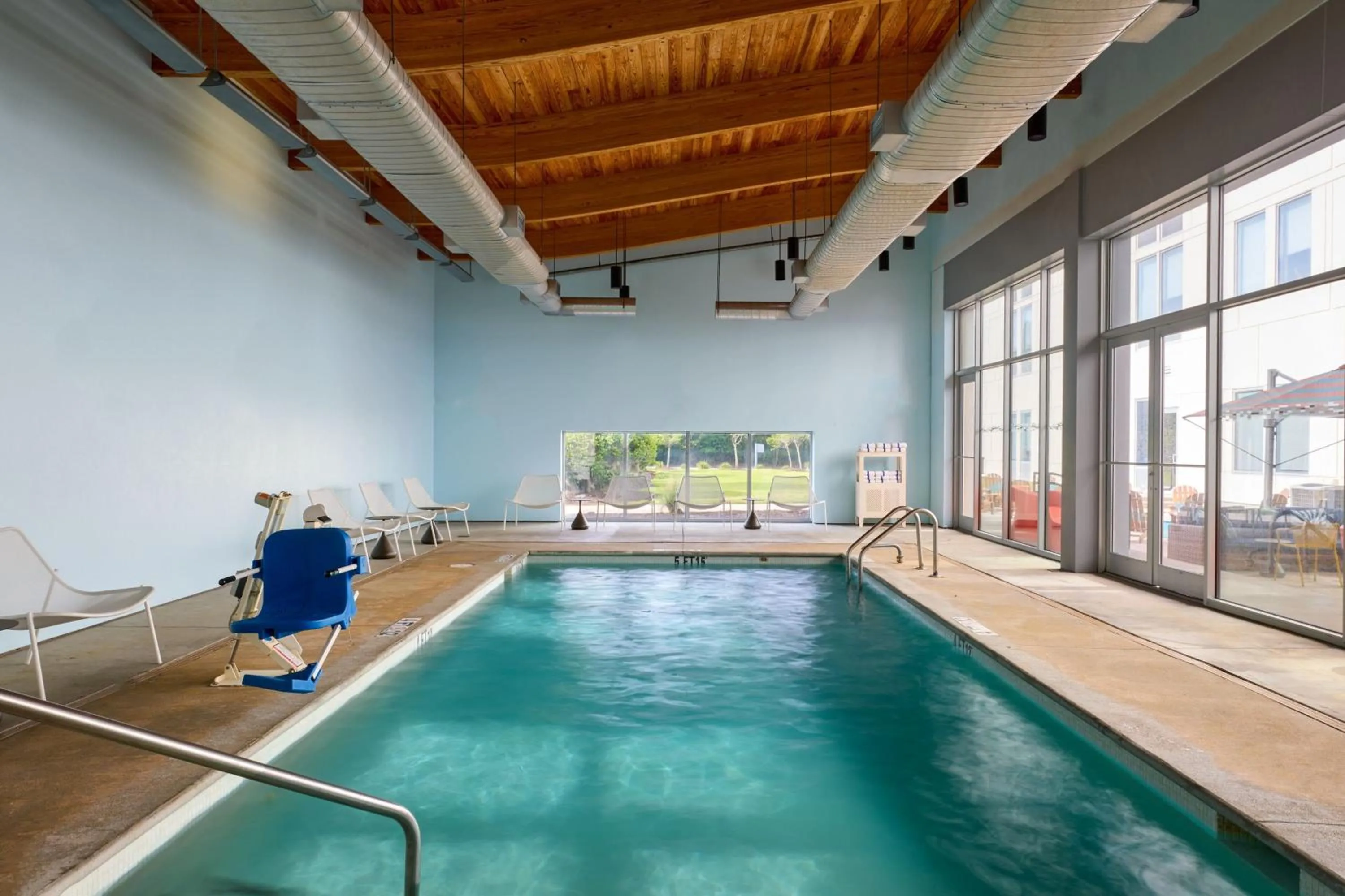Swimming pool in Aloft Charleston Airport and Convention Center