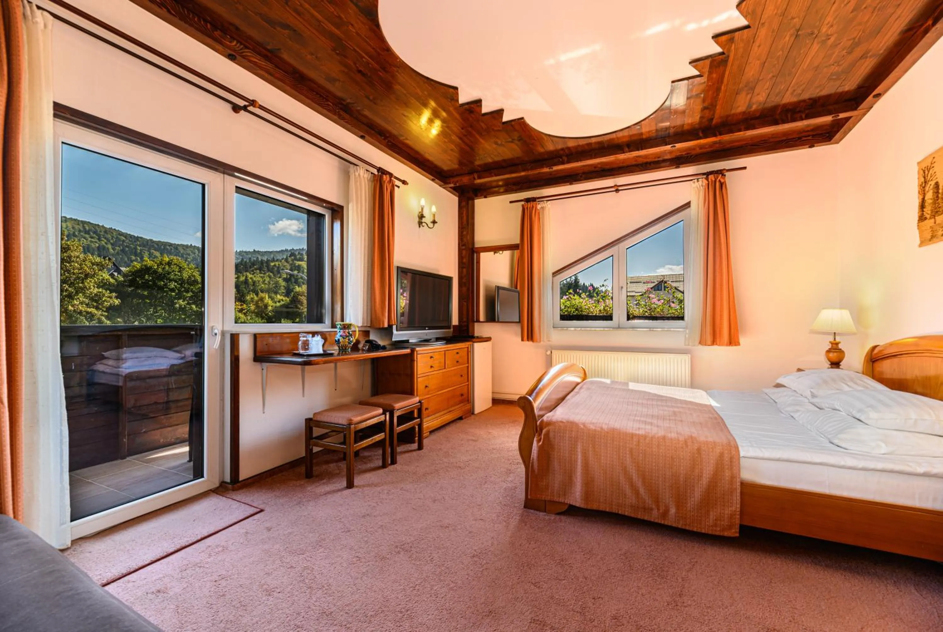 Photo of the whole room, Bed in Regina