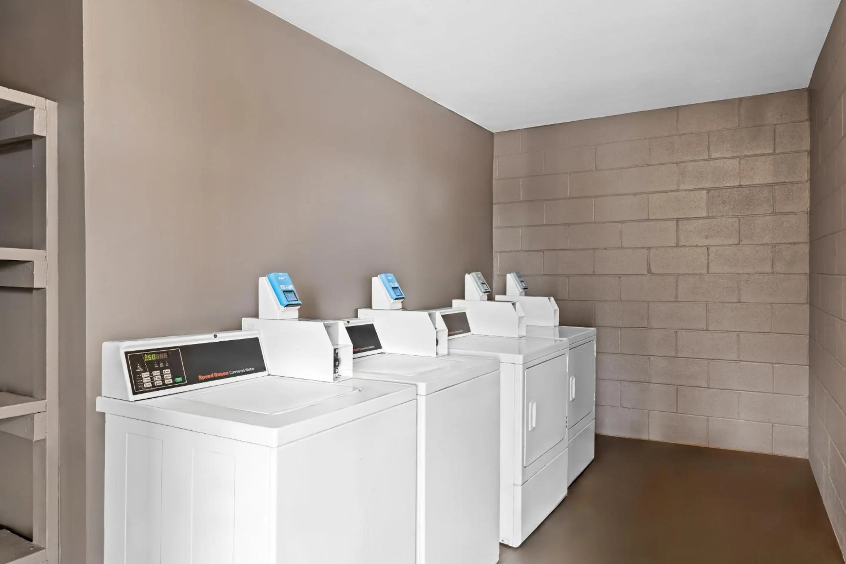 laundry in Red Roof Inn Charlotte - Airport