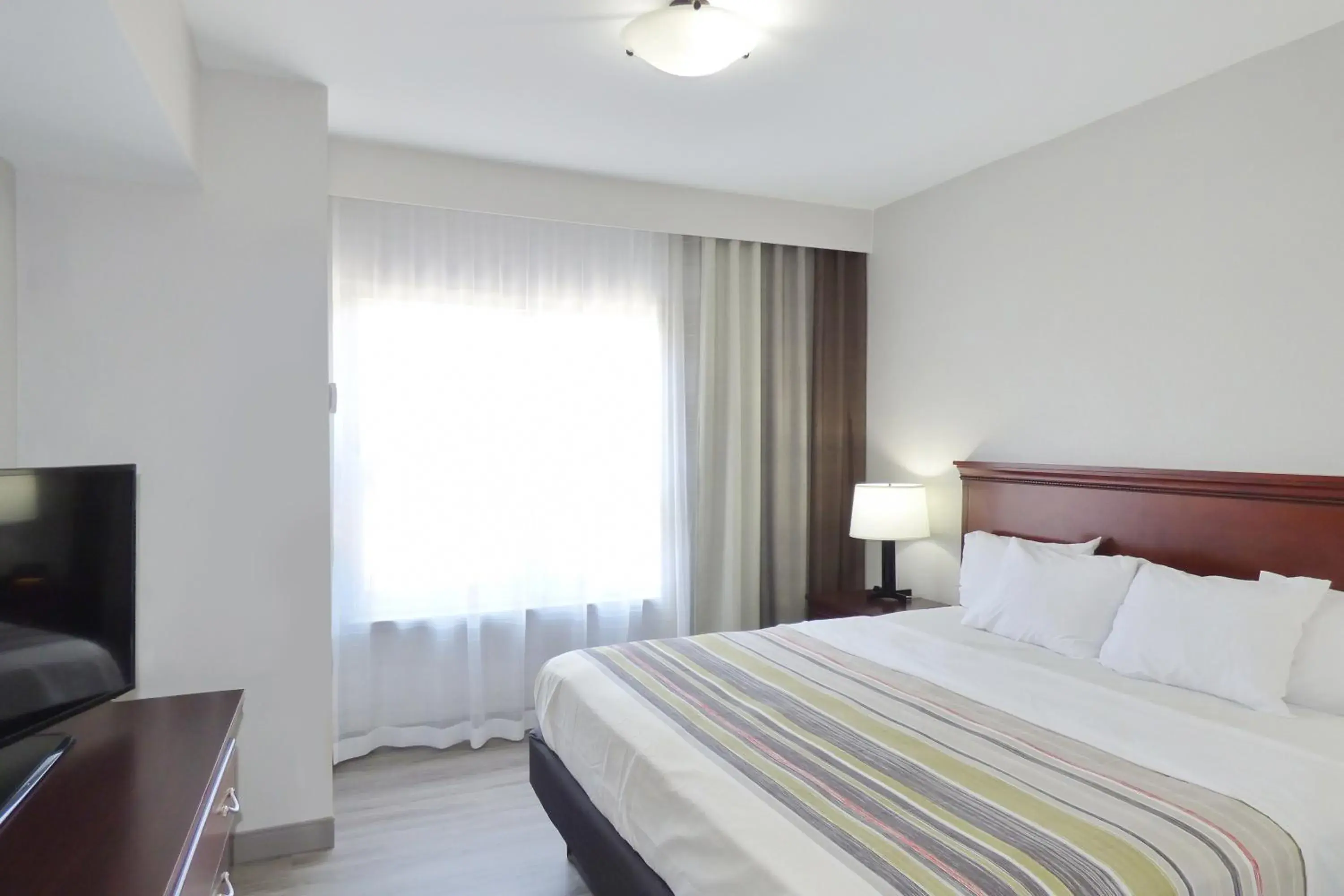 One-Bedroom King Suite with Sofa Bed - Disability Access/Non-Smoking in Country Inn & Suites by Radisson, Biloxi-Ocean Springs, MS One-Bedroom King Suite with Sofa Bed - Disability Access/Non-Smoking in Country Inn & Suites by Radisson, Biloxi-Ocean Springs, MS