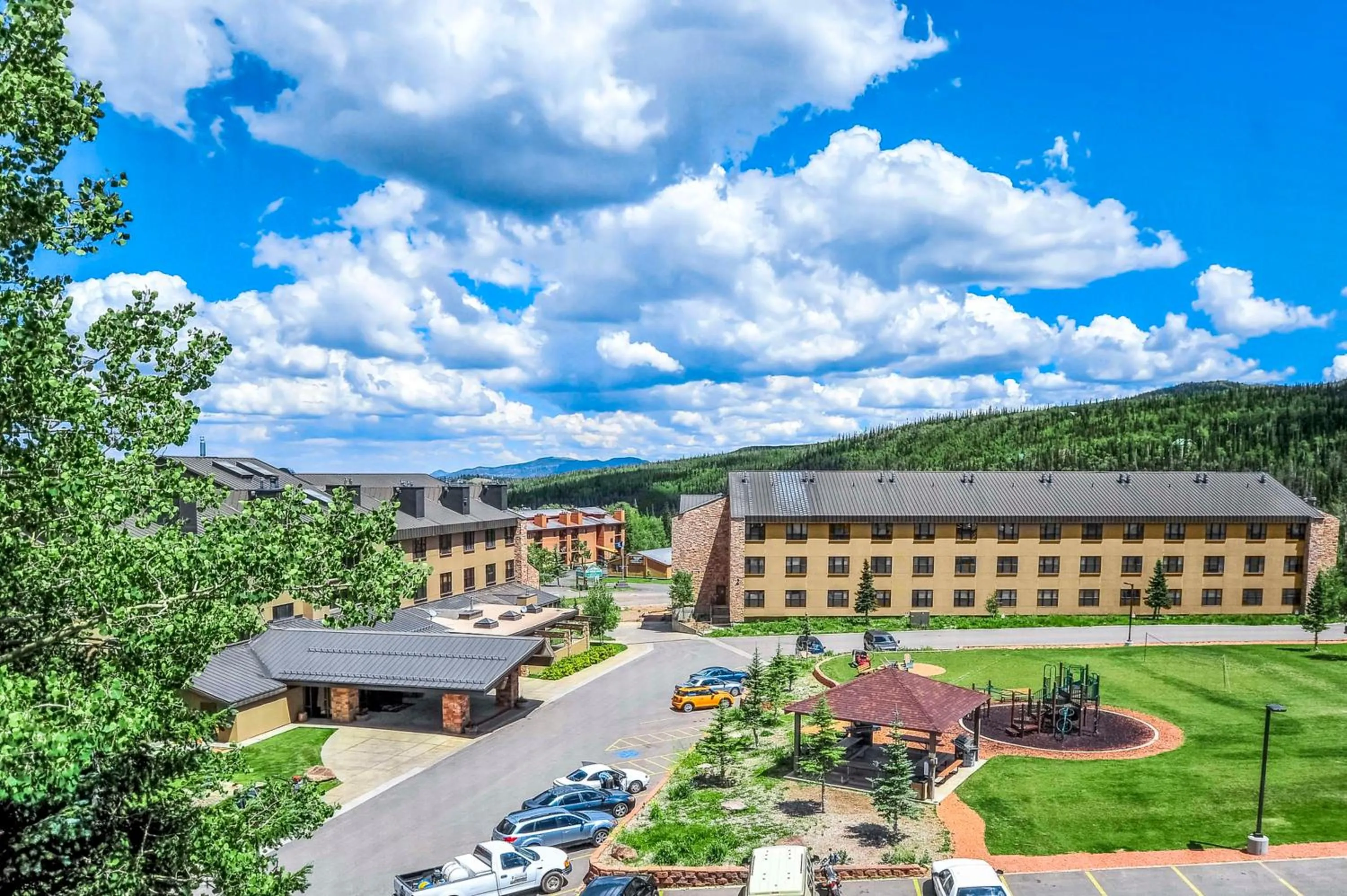 Property building in Hilton Vacation Club Cedar Breaks Brian Head