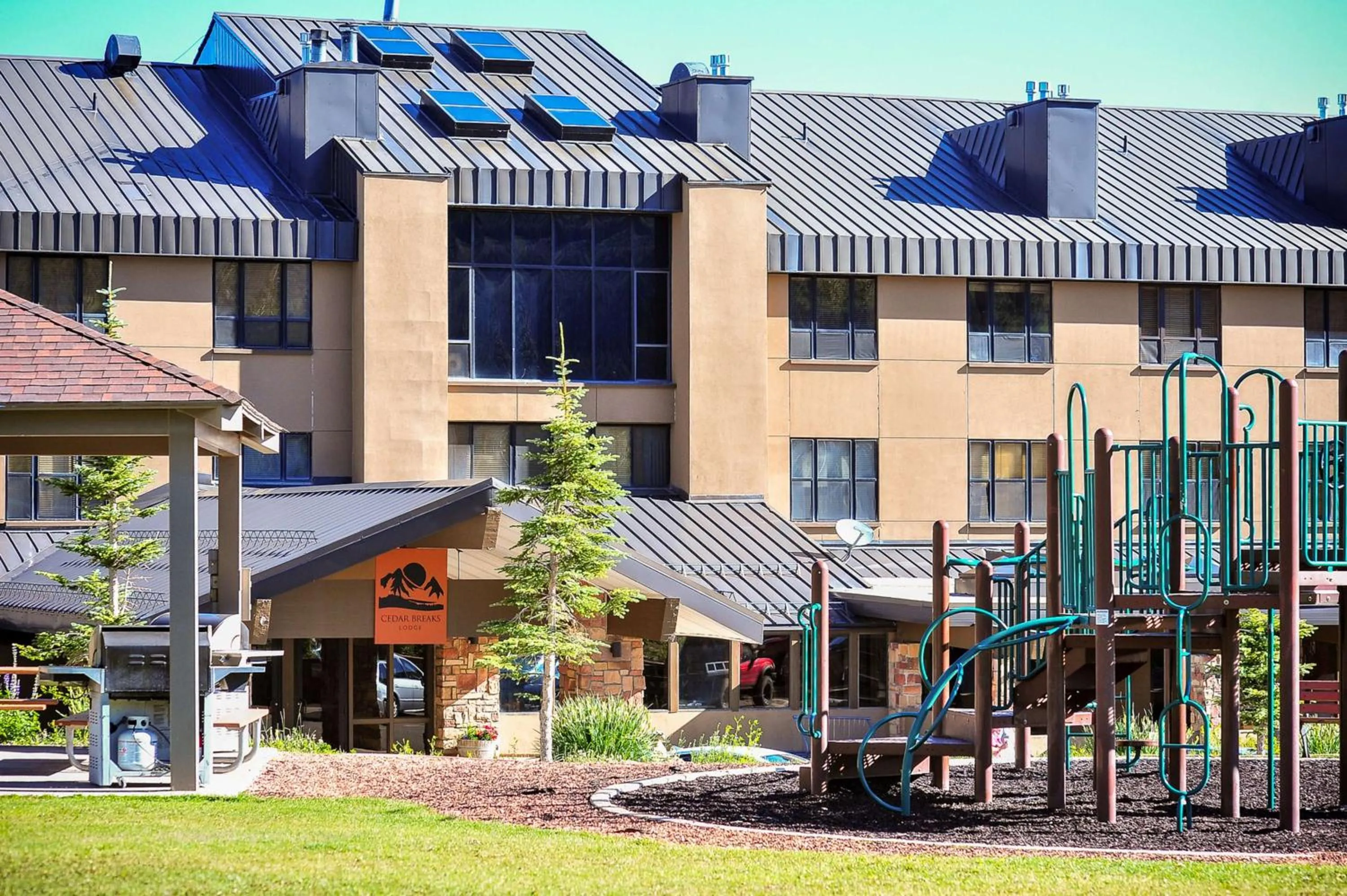 Property building in Hilton Vacation Club Cedar Breaks Brian Head