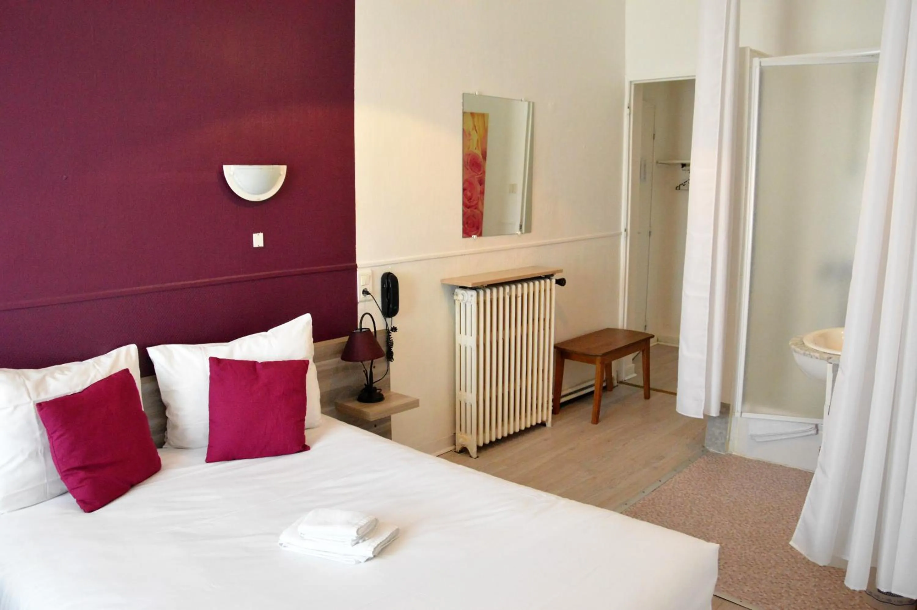 Bathroom, Bed in Hôtel de la Colombière