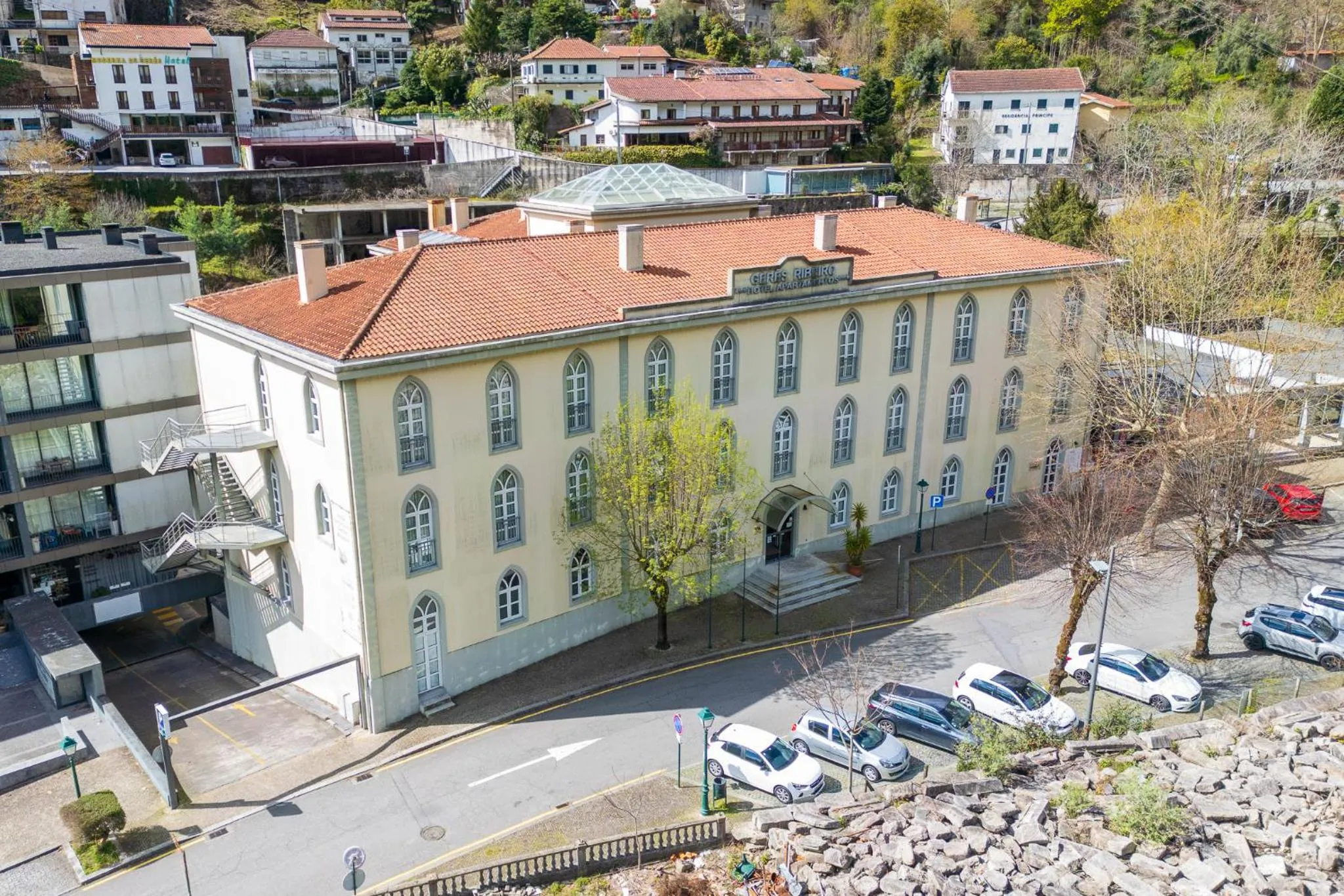 Property building in Hotel Apartamentos Geres Ribeiro