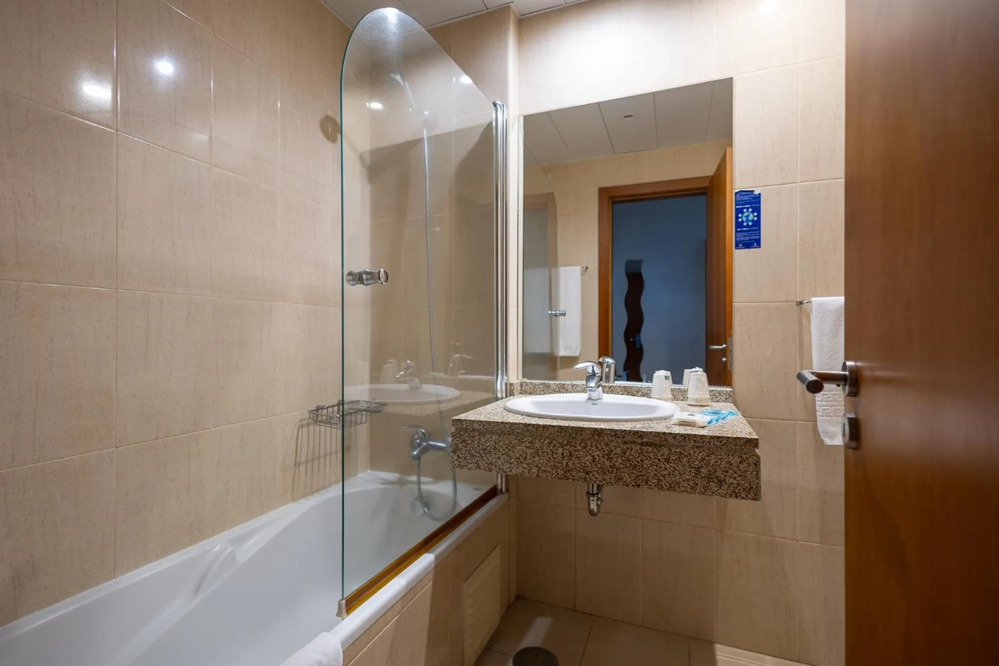 Toilet in Hotel Apartamentos Geres Ribeiro