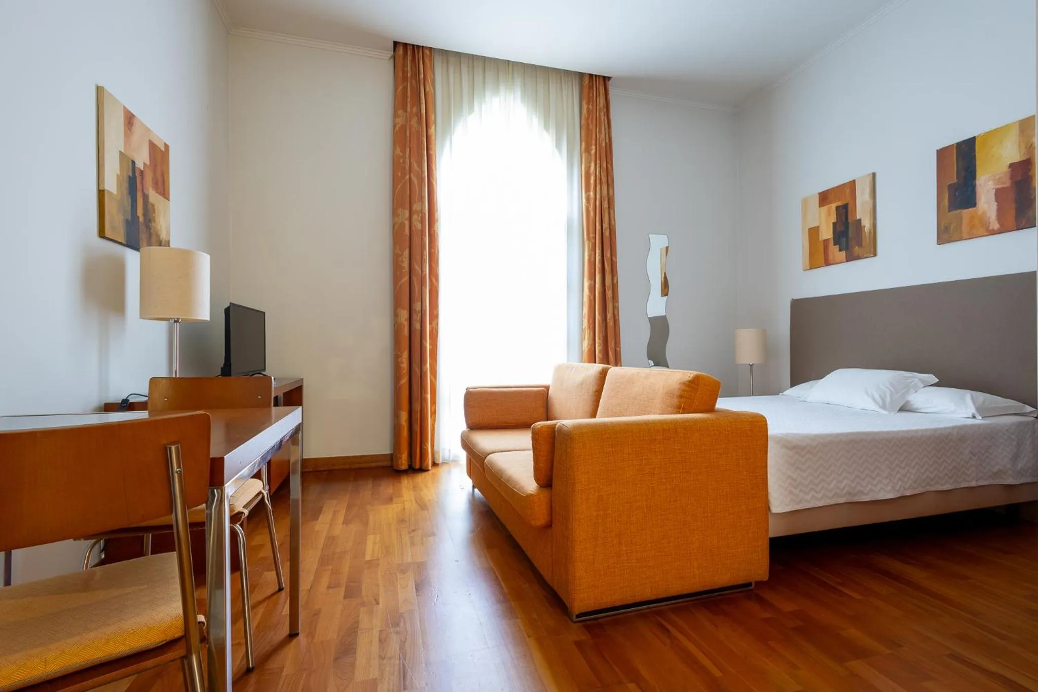 Bedroom, Bed in Hotel Apartamentos Geres Ribeiro