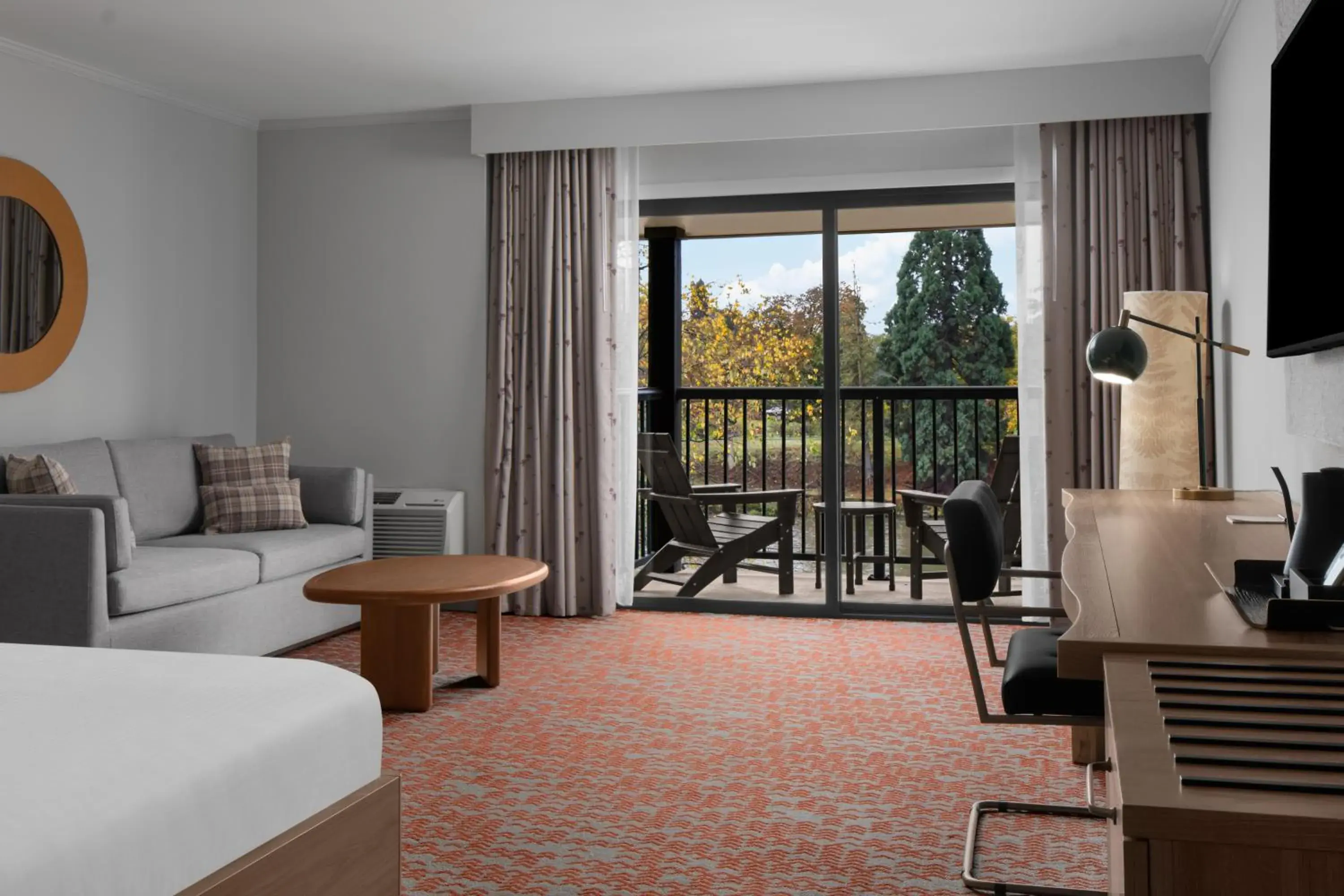 King Room with River View in Valley River Inn King Room with River View in Valley River Inn