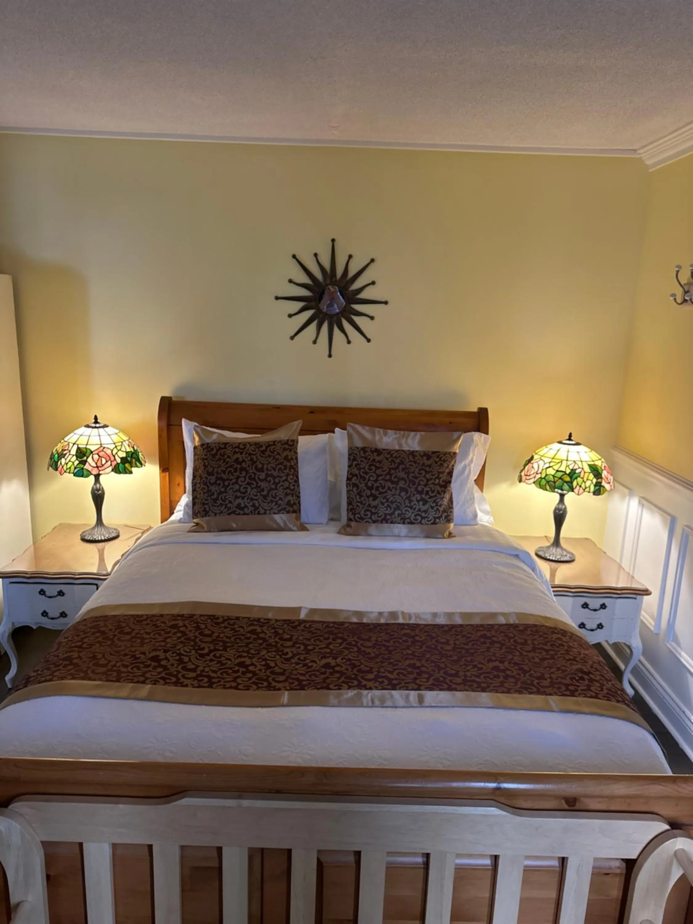 Bed in Blue Gables Bed and Breakfast