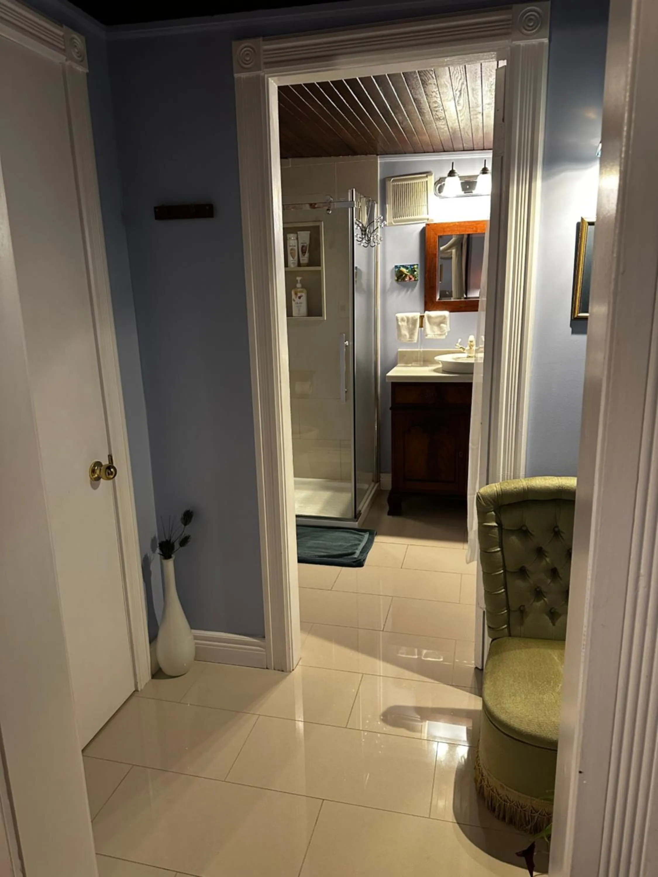 Bathroom in Blue Gables Bed and Breakfast