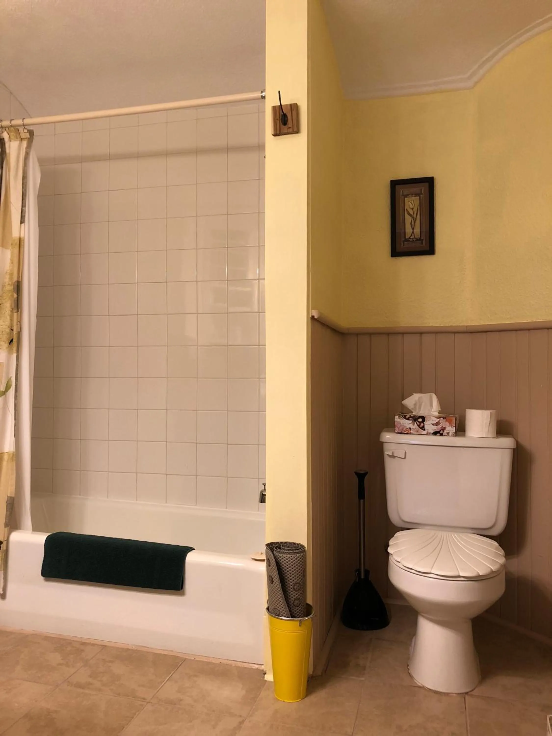 Bathroom in Blue Gables Bed and Breakfast