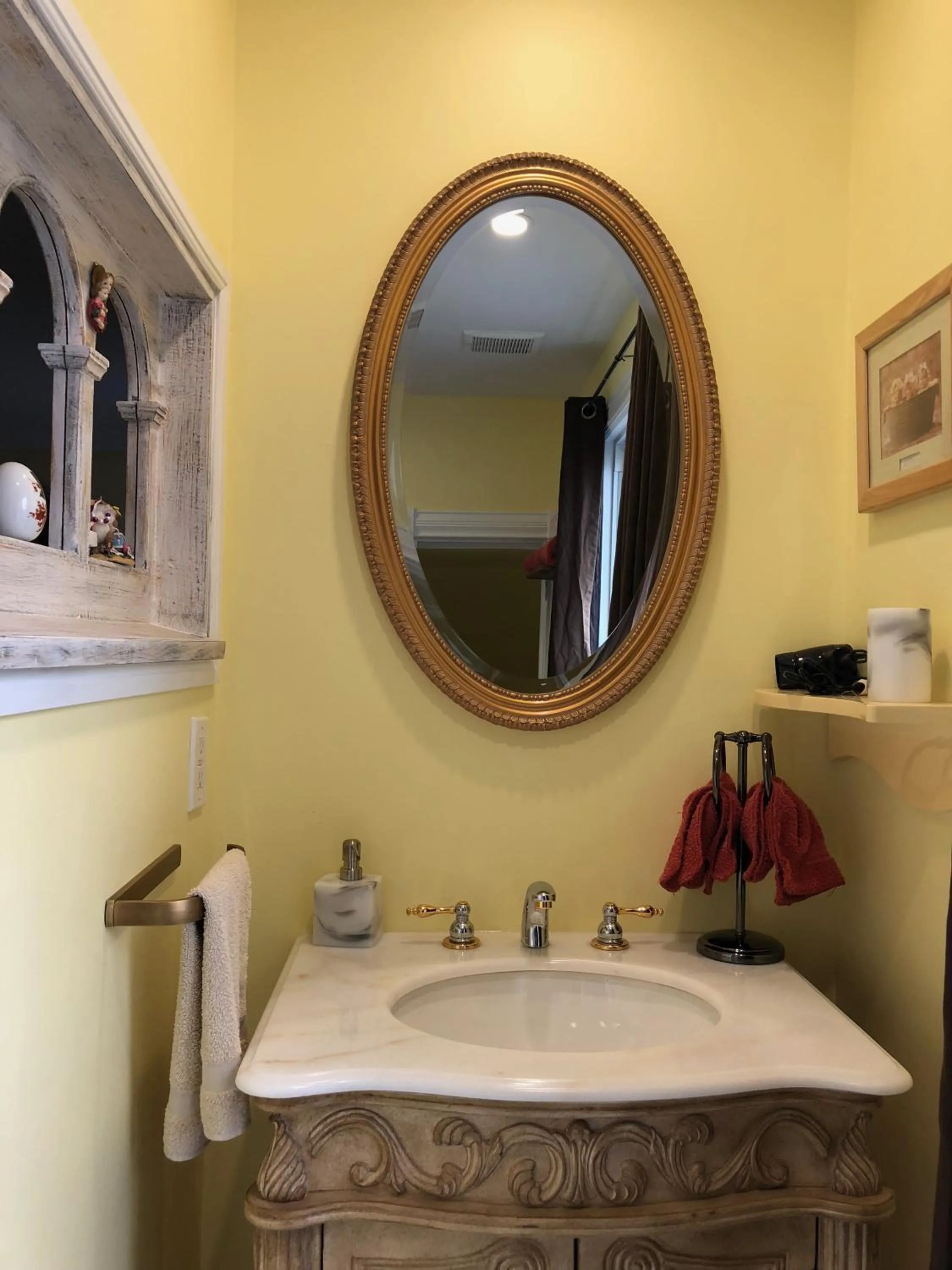 Bathroom in Blue Gables Bed and Breakfast