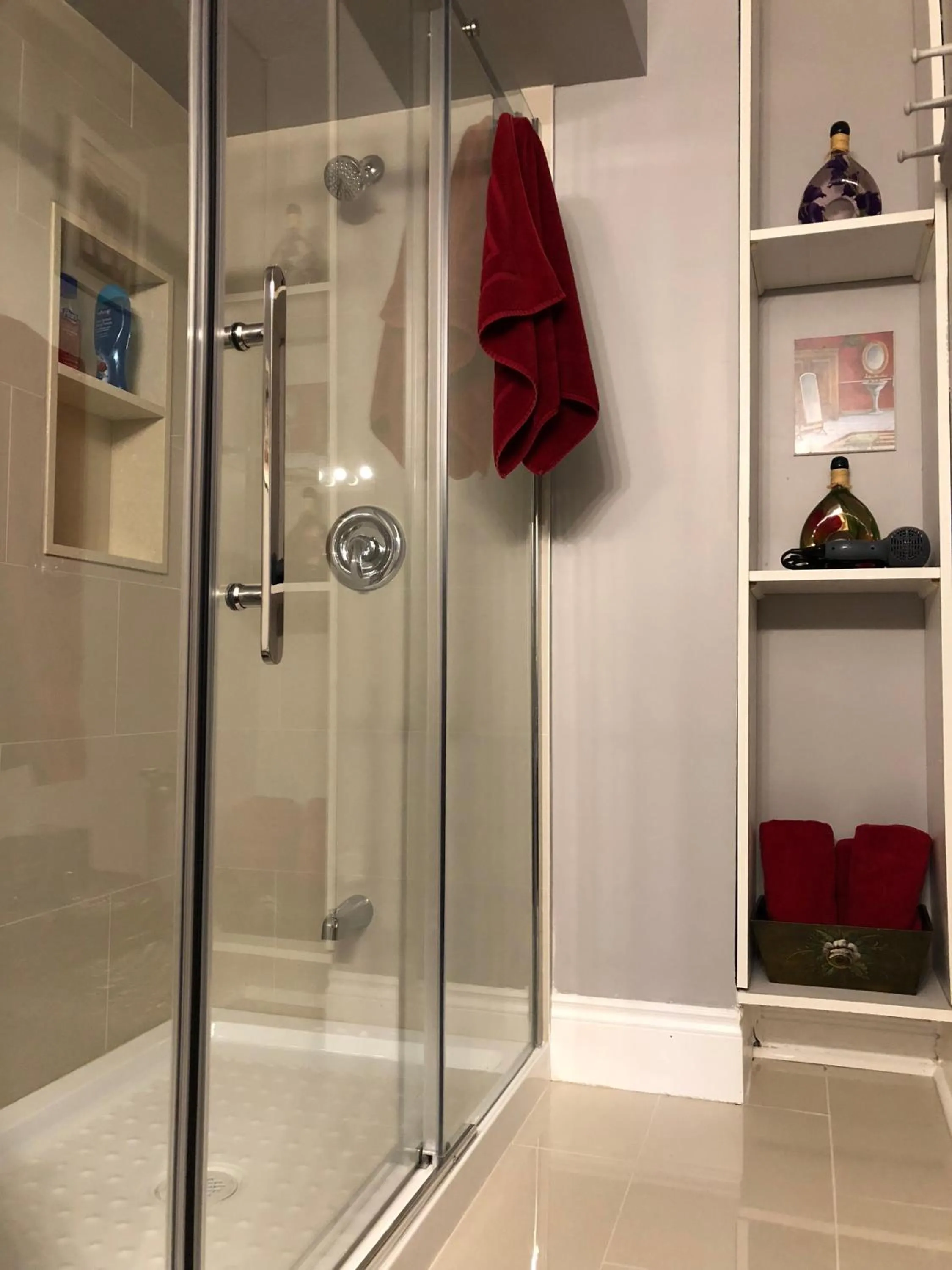 Bathroom in Blue Gables Bed and Breakfast