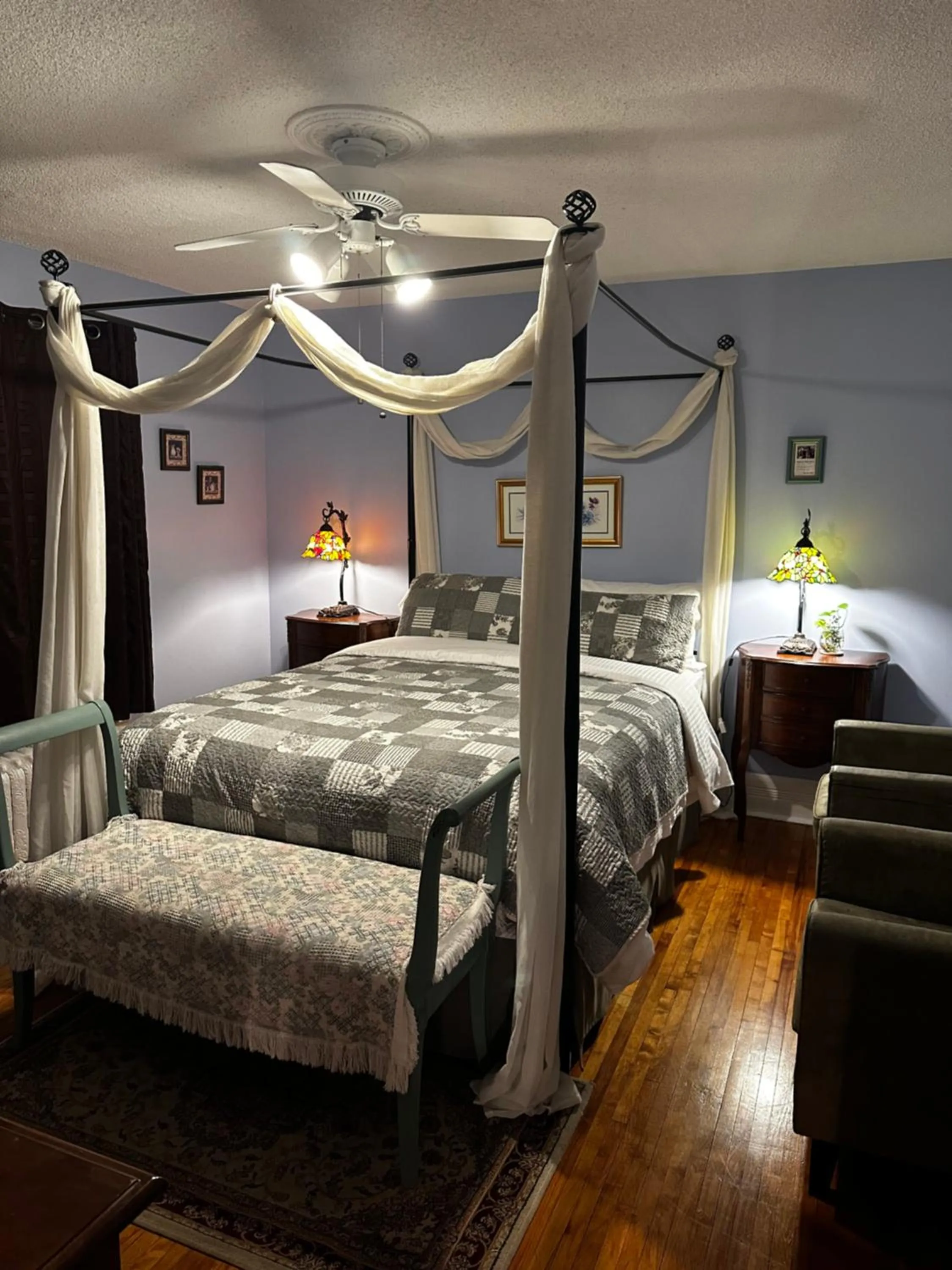 Bed in Blue Gables Bed and Breakfast