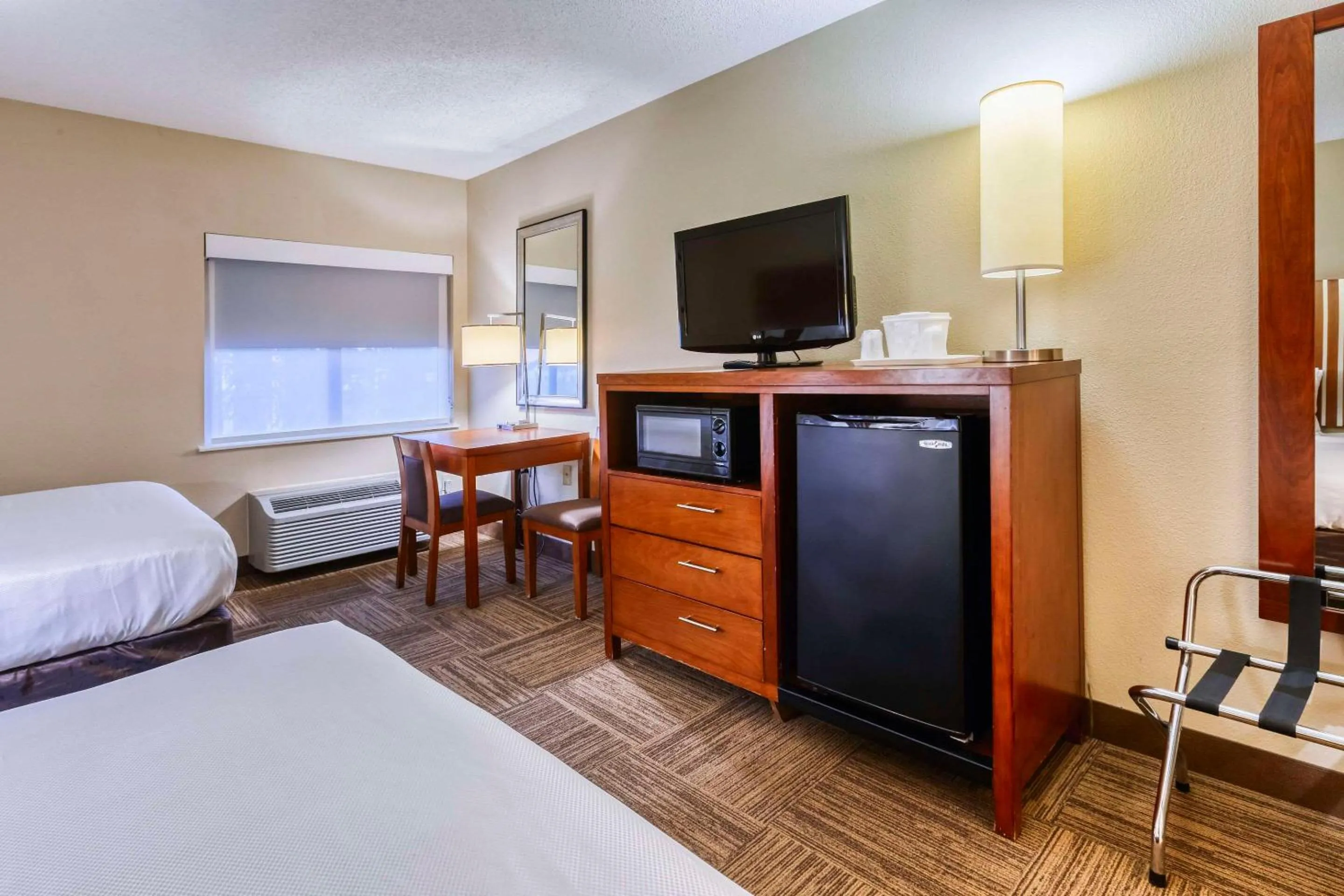 Bedroom, Bed in Comfort Inn & Suites Shepherdsville - Louisville South