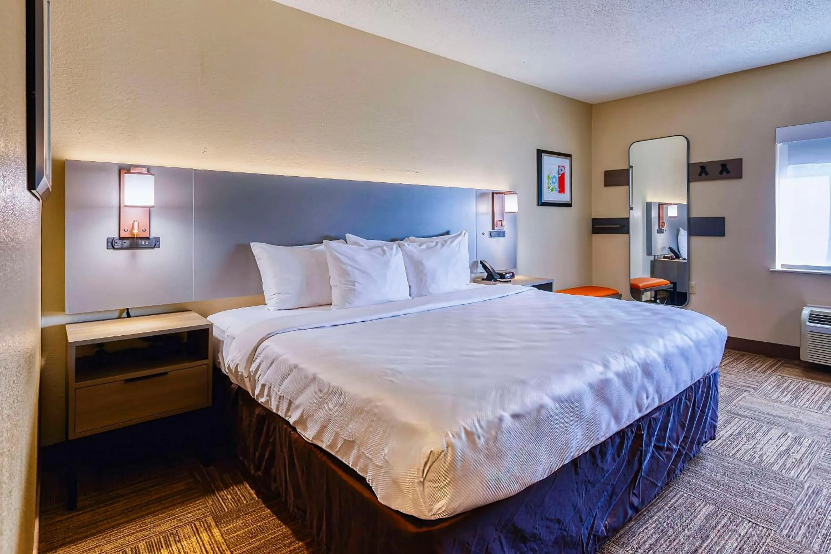 Bedroom, Bed in Comfort Inn & Suites Shepherdsville - Louisville South