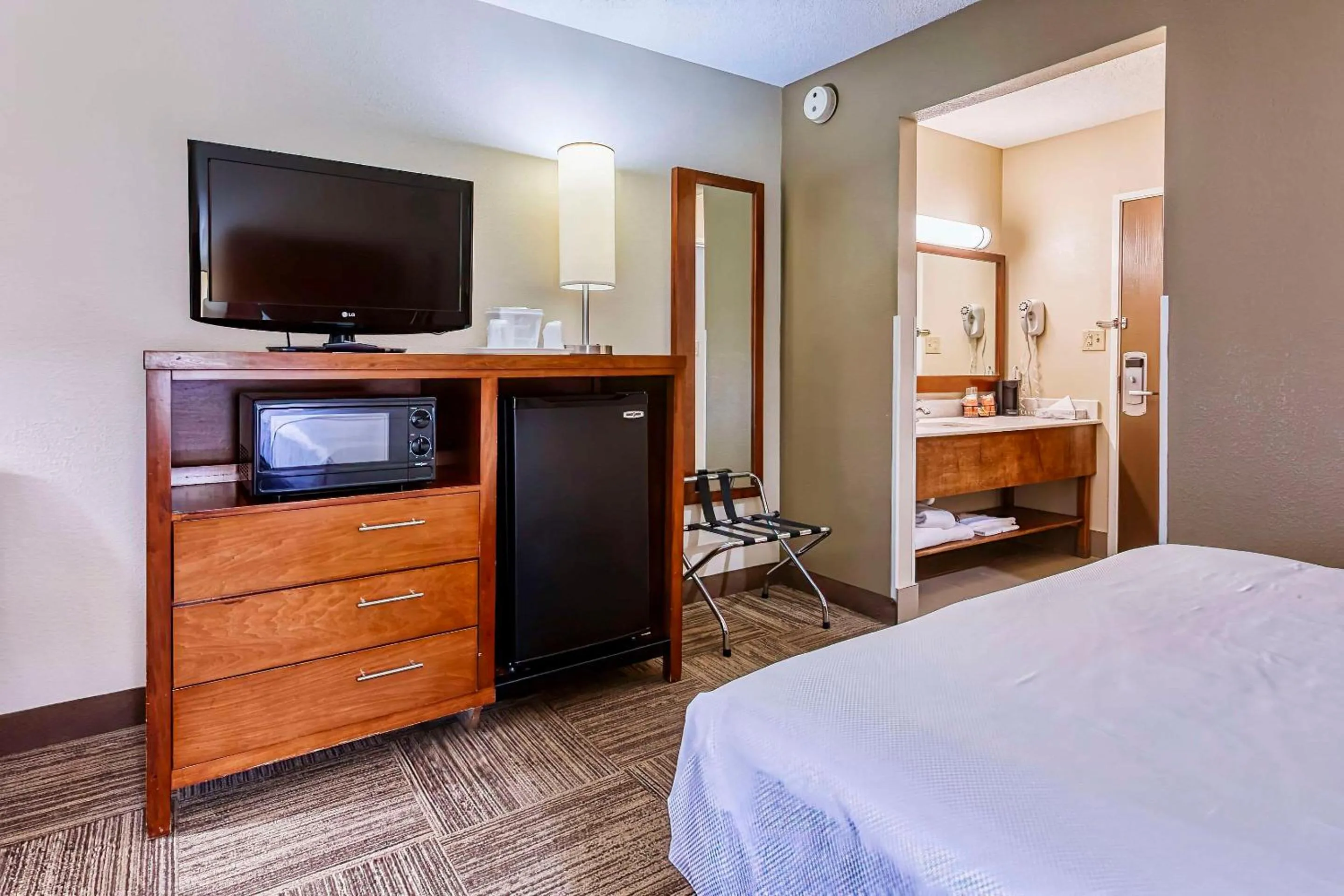 Bedroom, Bed in Comfort Inn & Suites Shepherdsville - Louisville South