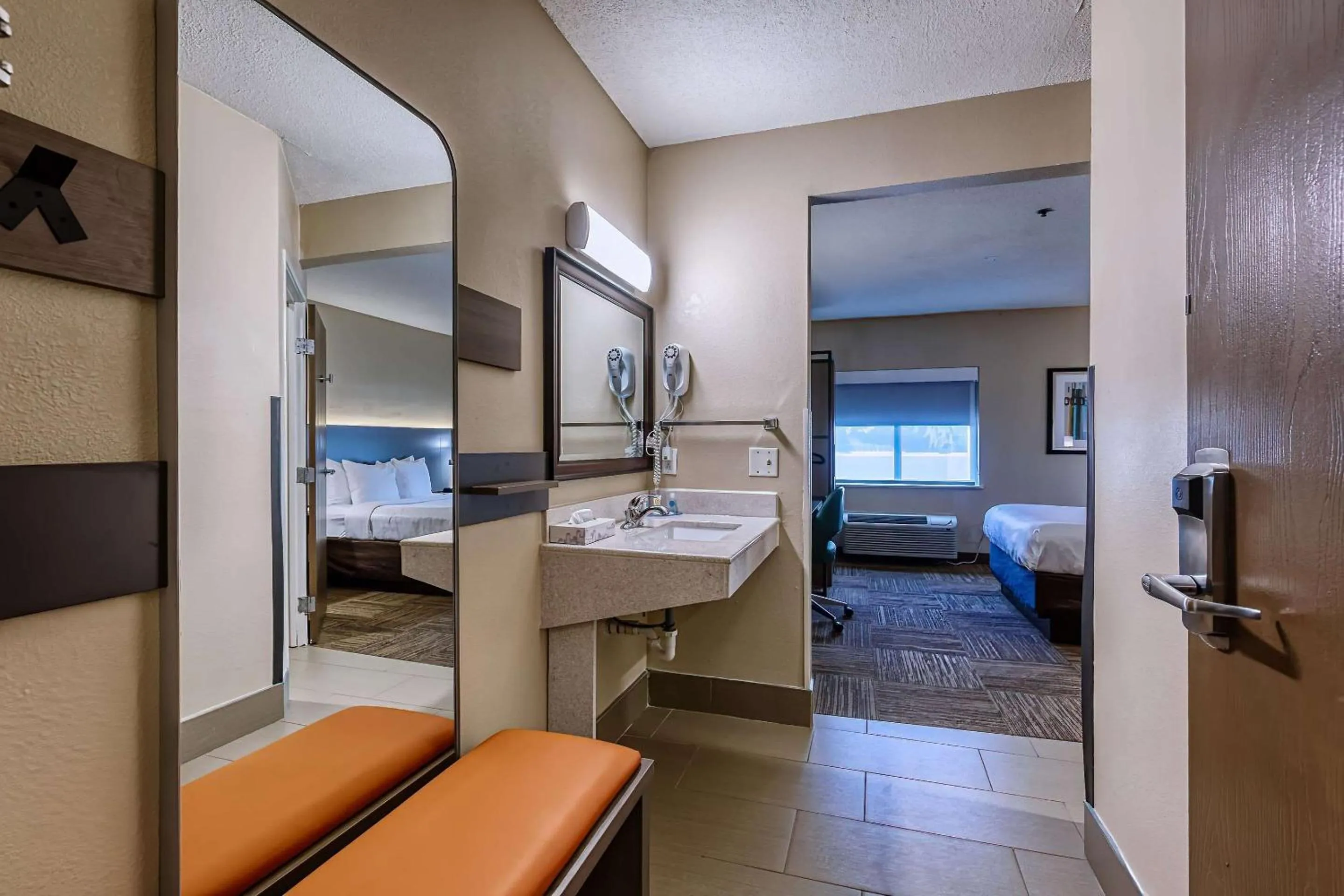 Bedroom, Bed in Comfort Inn & Suites Shepherdsville - Louisville South