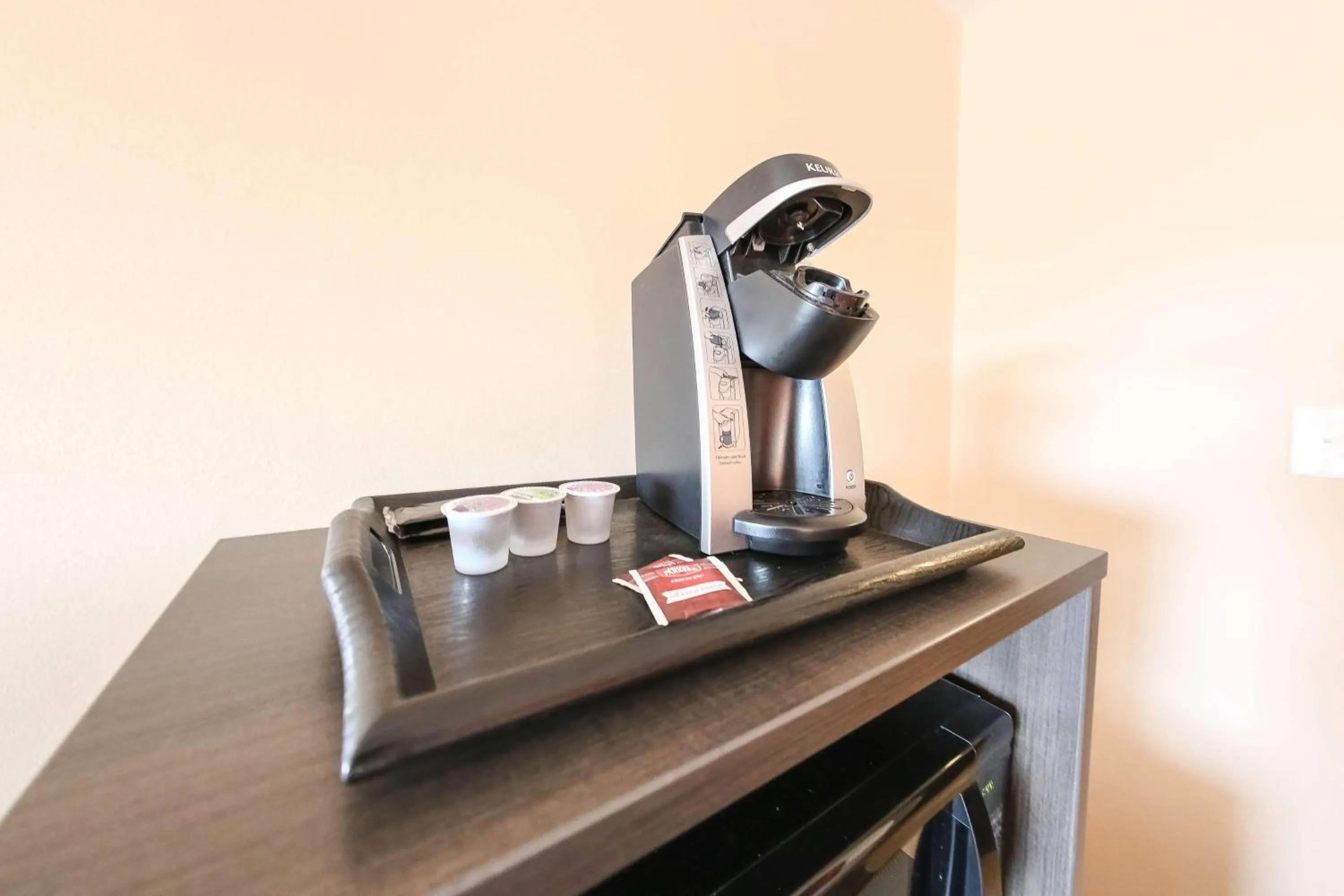 Photo of the whole room in Howard Johnson by Wyndham Winnipeg West