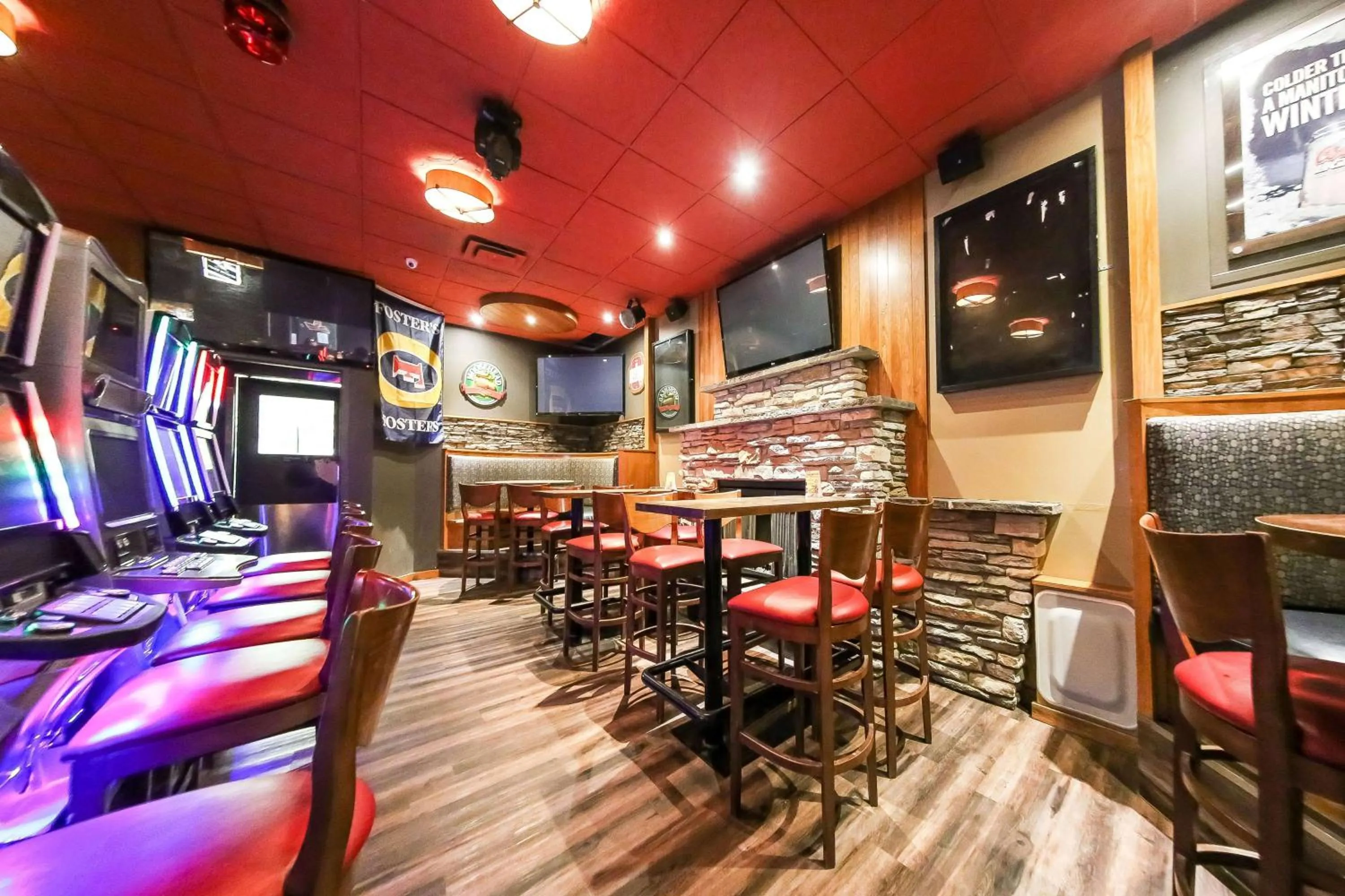 Lounge or bar in Howard Johnson by Wyndham Winnipeg West