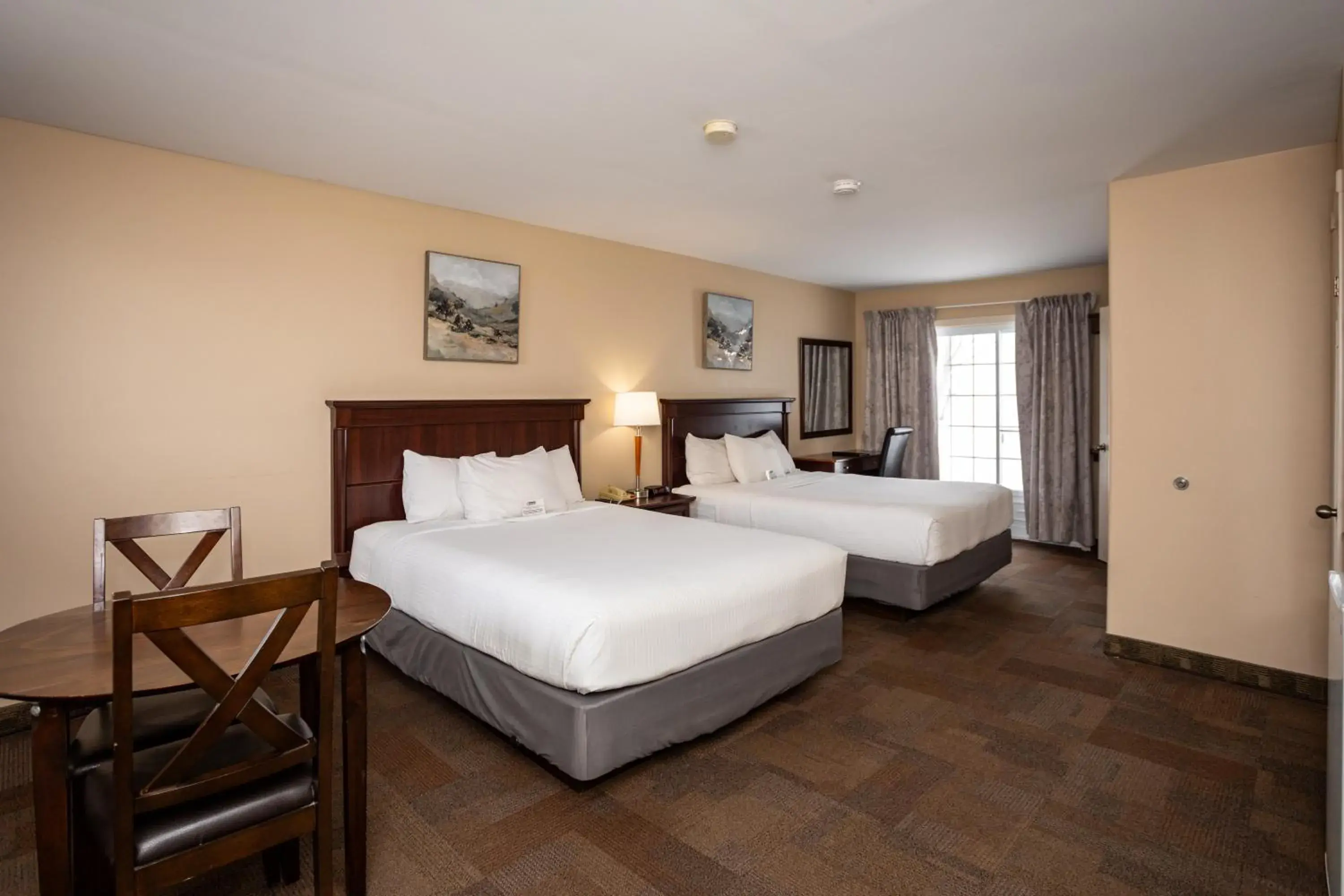 Queen Suite with Kitchenette - Non Smoking in Canadas Best Value Inn & Suites-Charlottetown Queen Suite with Kitchenette - Non Smoking in Canadas Best Value Inn & Suites-Charlottetown