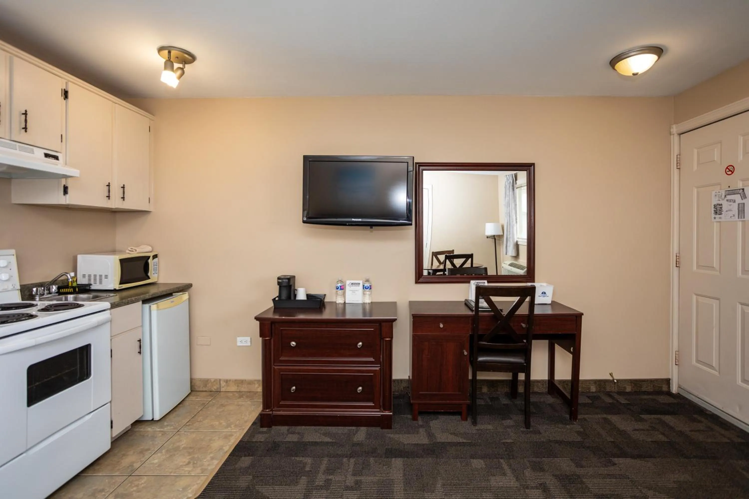 kitchen in Canadas Best Value Inn & Suites-Charlottetown
