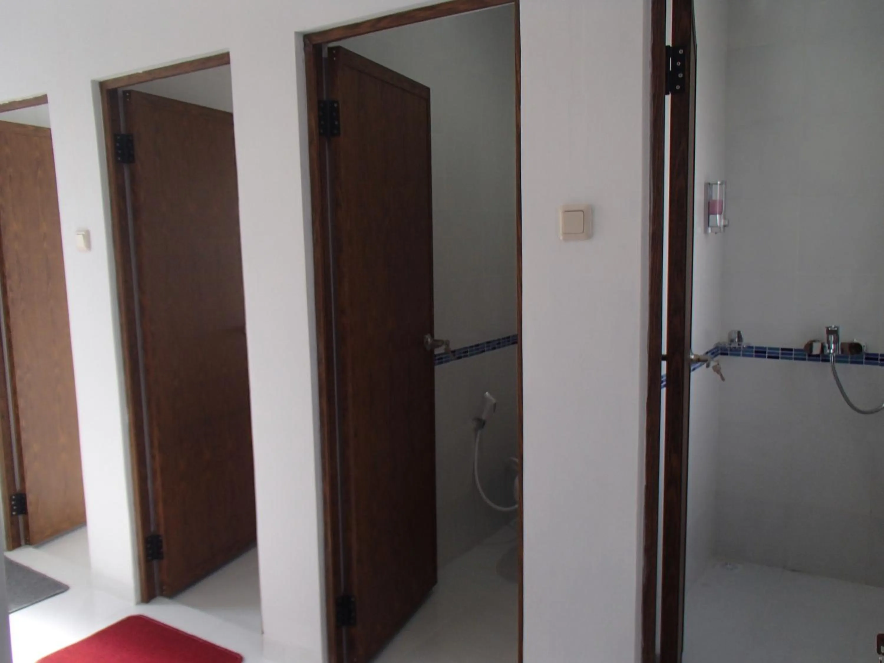 Shower in Askara Guest House & Hostel