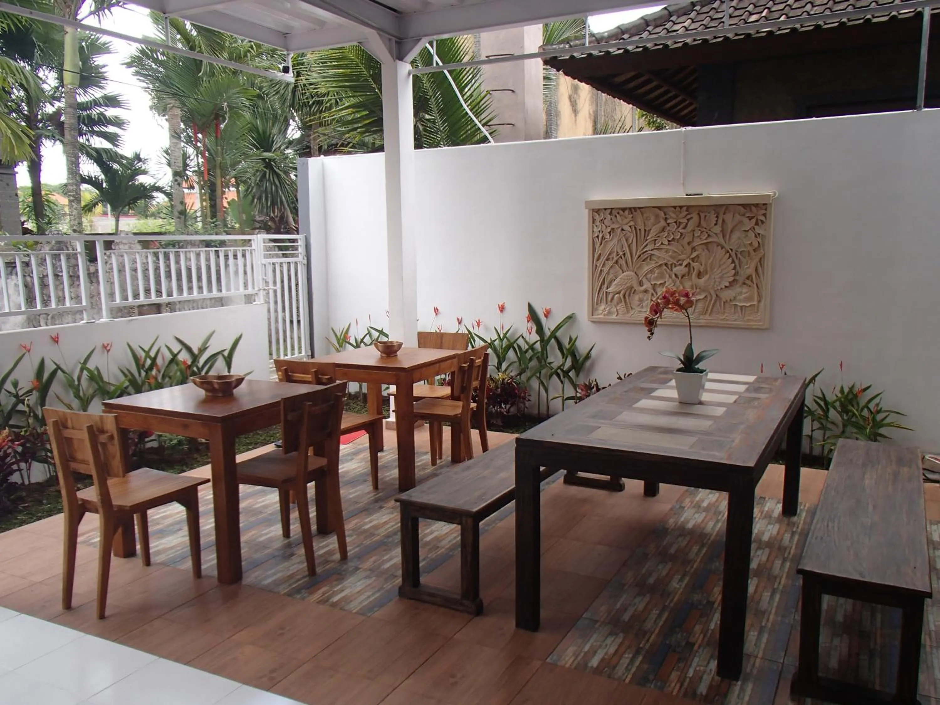 Restaurant/places to eat in Askara Guest House & Hostel