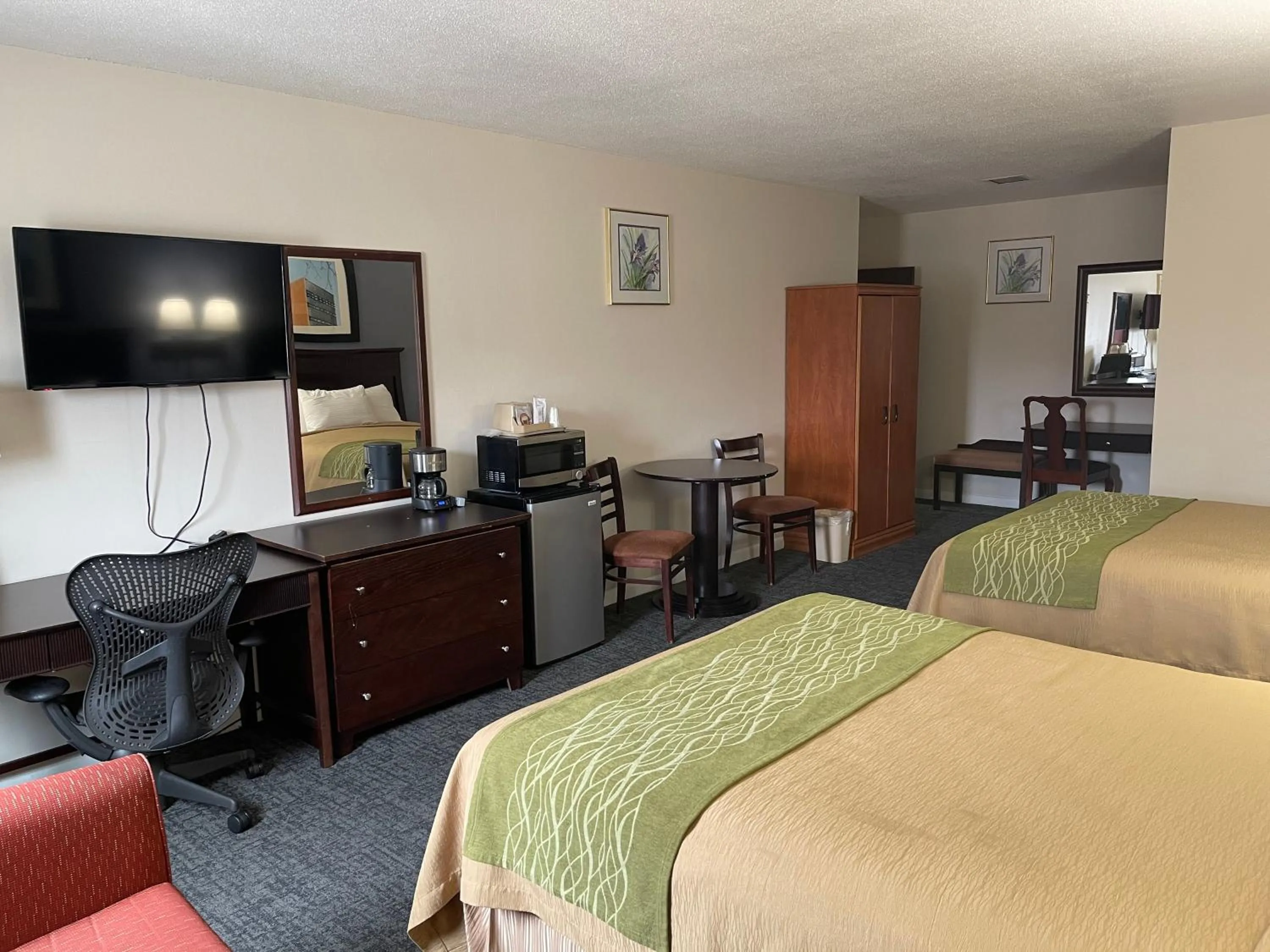 Bed in Village Inn Green Bay