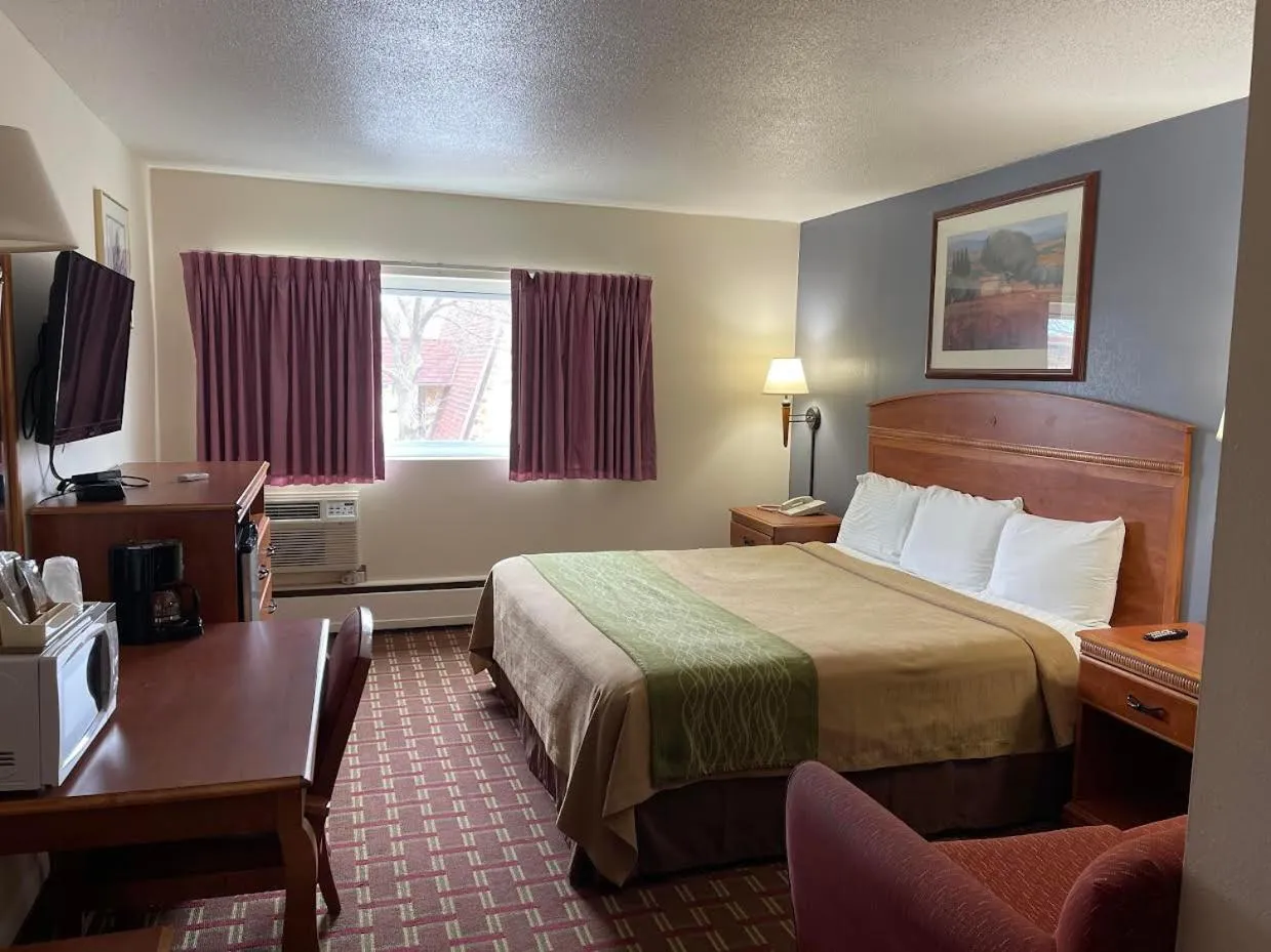 Bed in Village Inn Green Bay