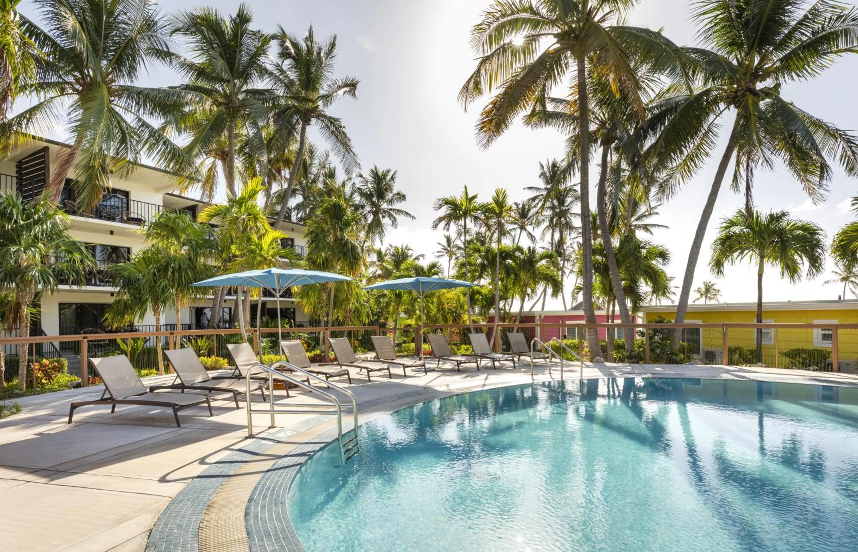 Swimming pool in La Siesta Resort & Villas