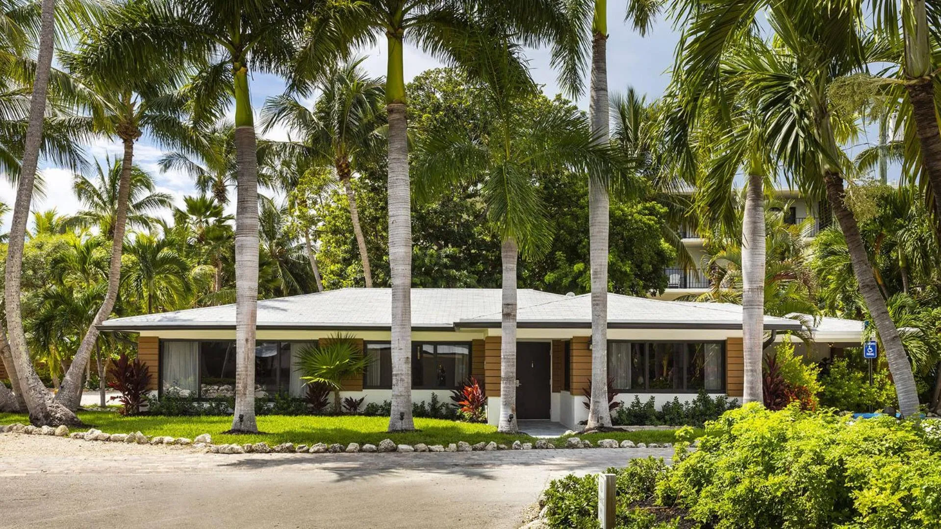 Property building in La Siesta Resort & Villas