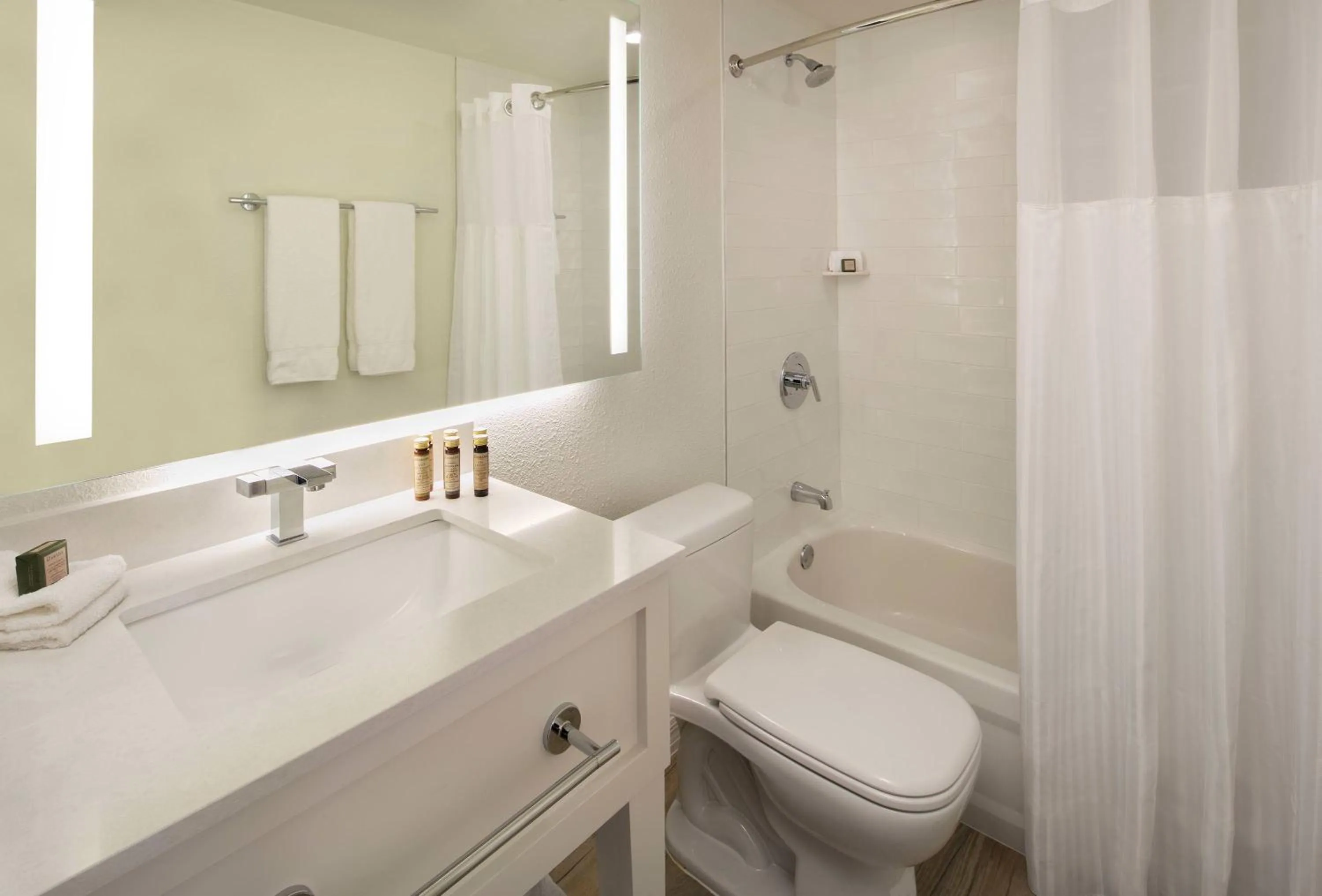 Bathroom in La Siesta Resort & Villas