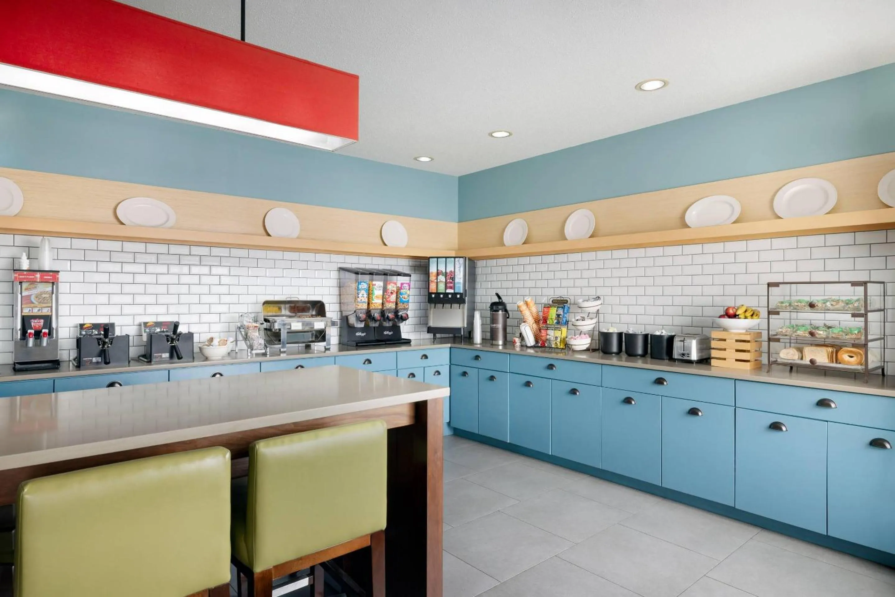 Breakfast in Country Inn & Suites by Radisson, Springfield, OH