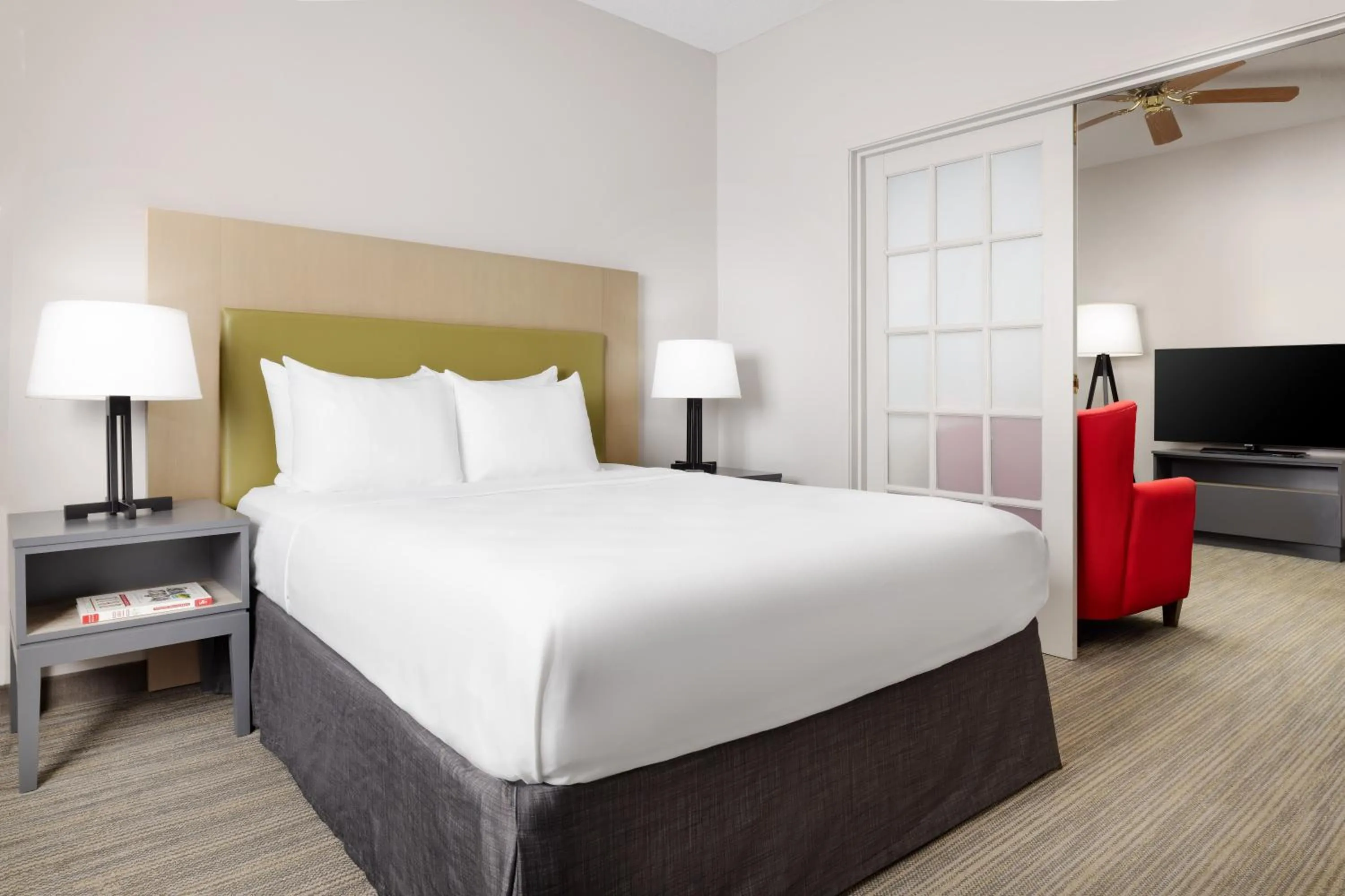 Bedroom, Bed in Country Inn & Suites by Radisson, Springfield, OH