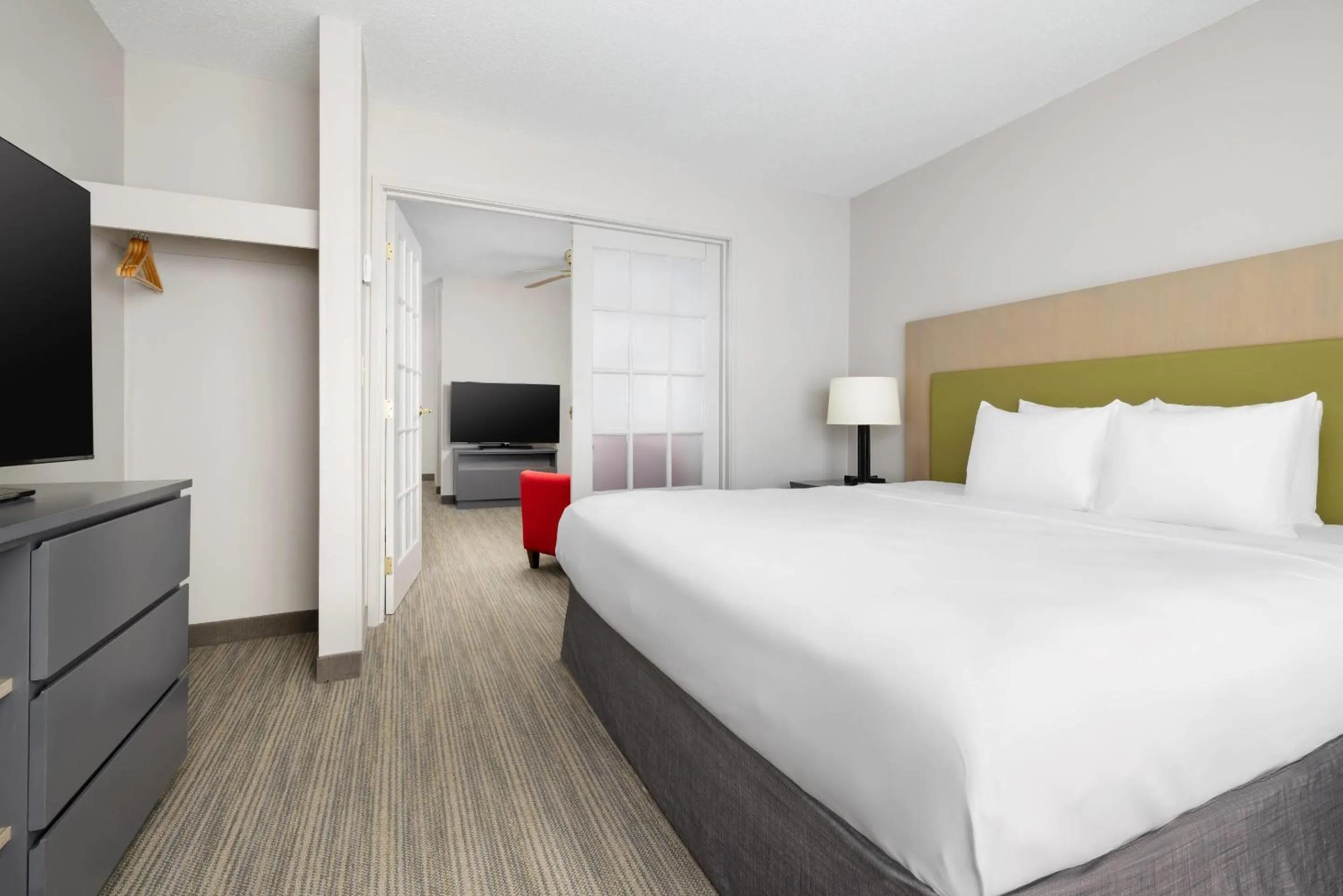 Bedroom, Bed in Country Inn & Suites by Radisson, Springfield, OH