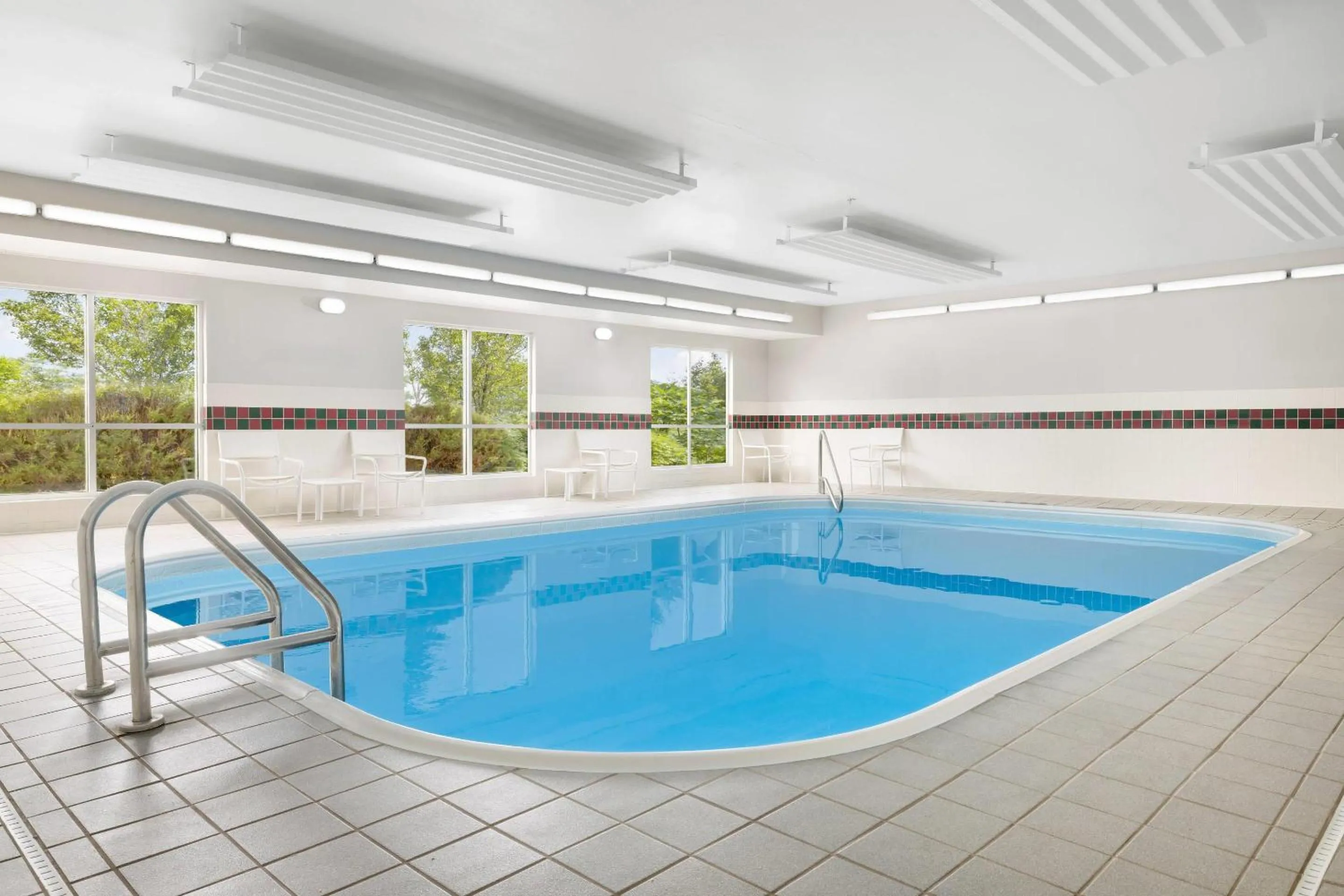 Swimming pool in Country Inn & Suites by Radisson, Springfield, OH